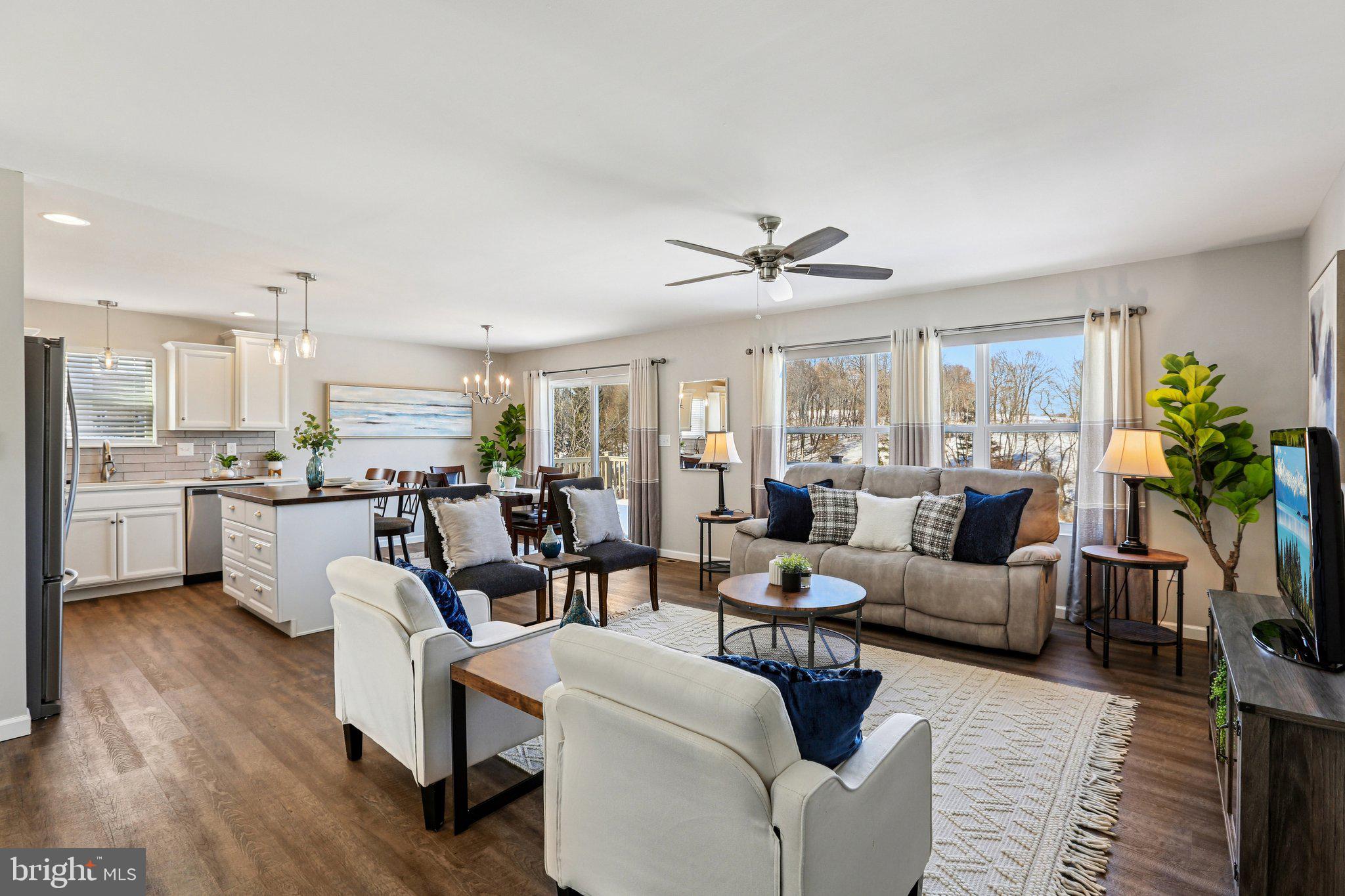 LAUREL VISTAS - Residential