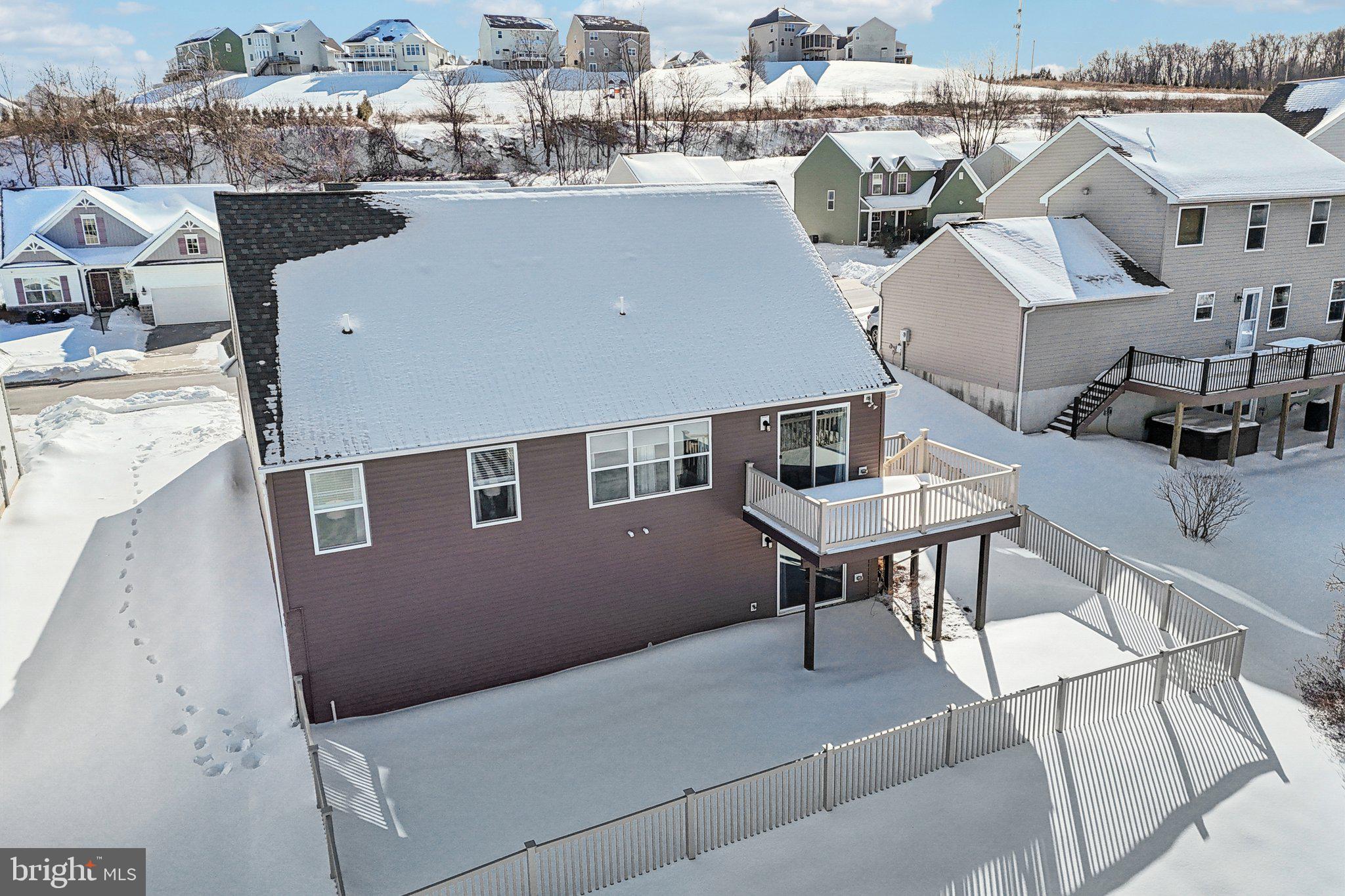 LAUREL VISTAS - Residential