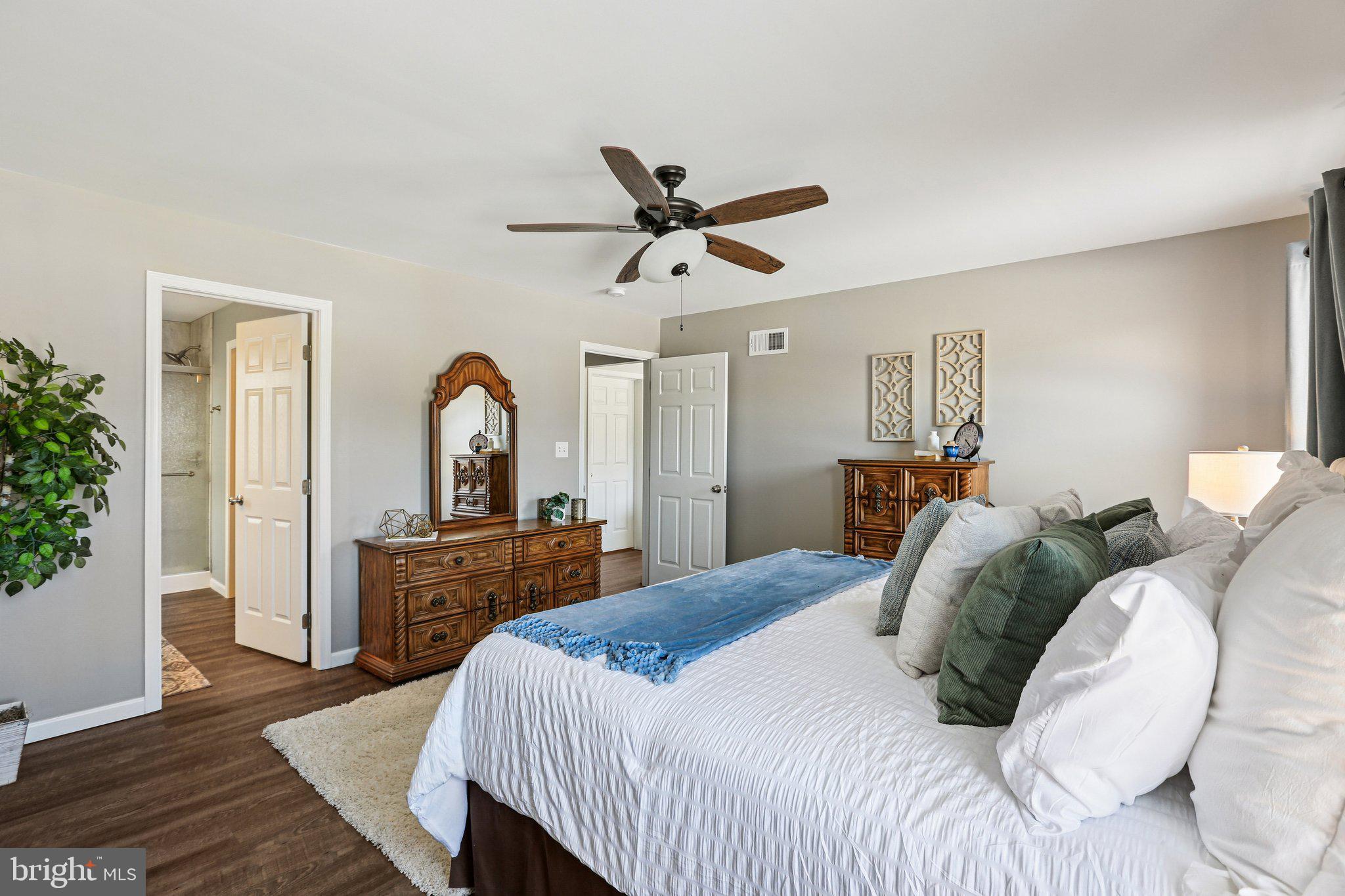 LAUREL VISTAS - Residential