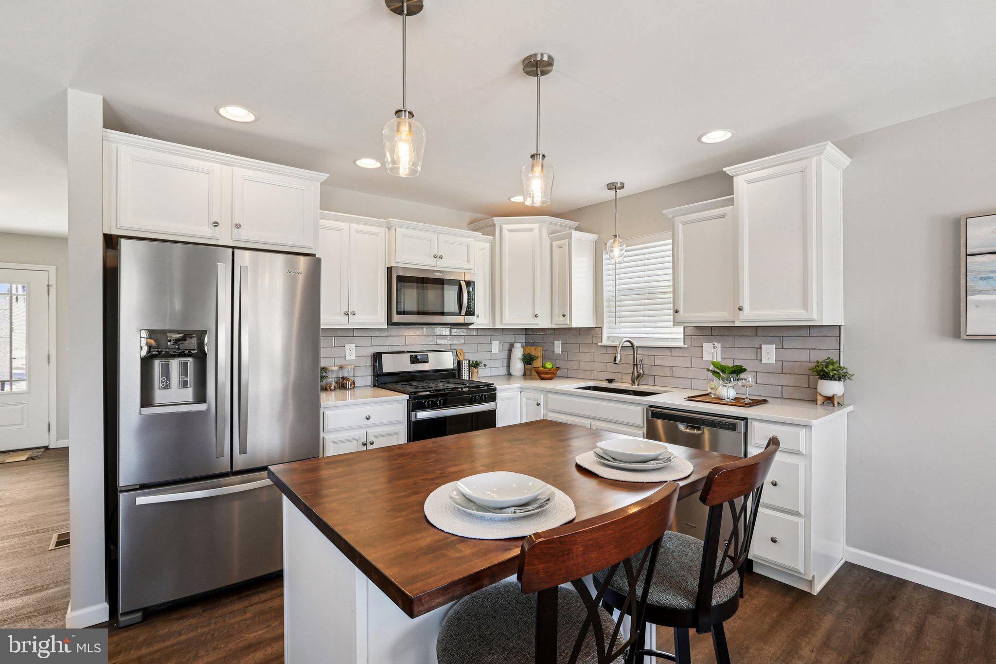 LAUREL VISTAS - Residential