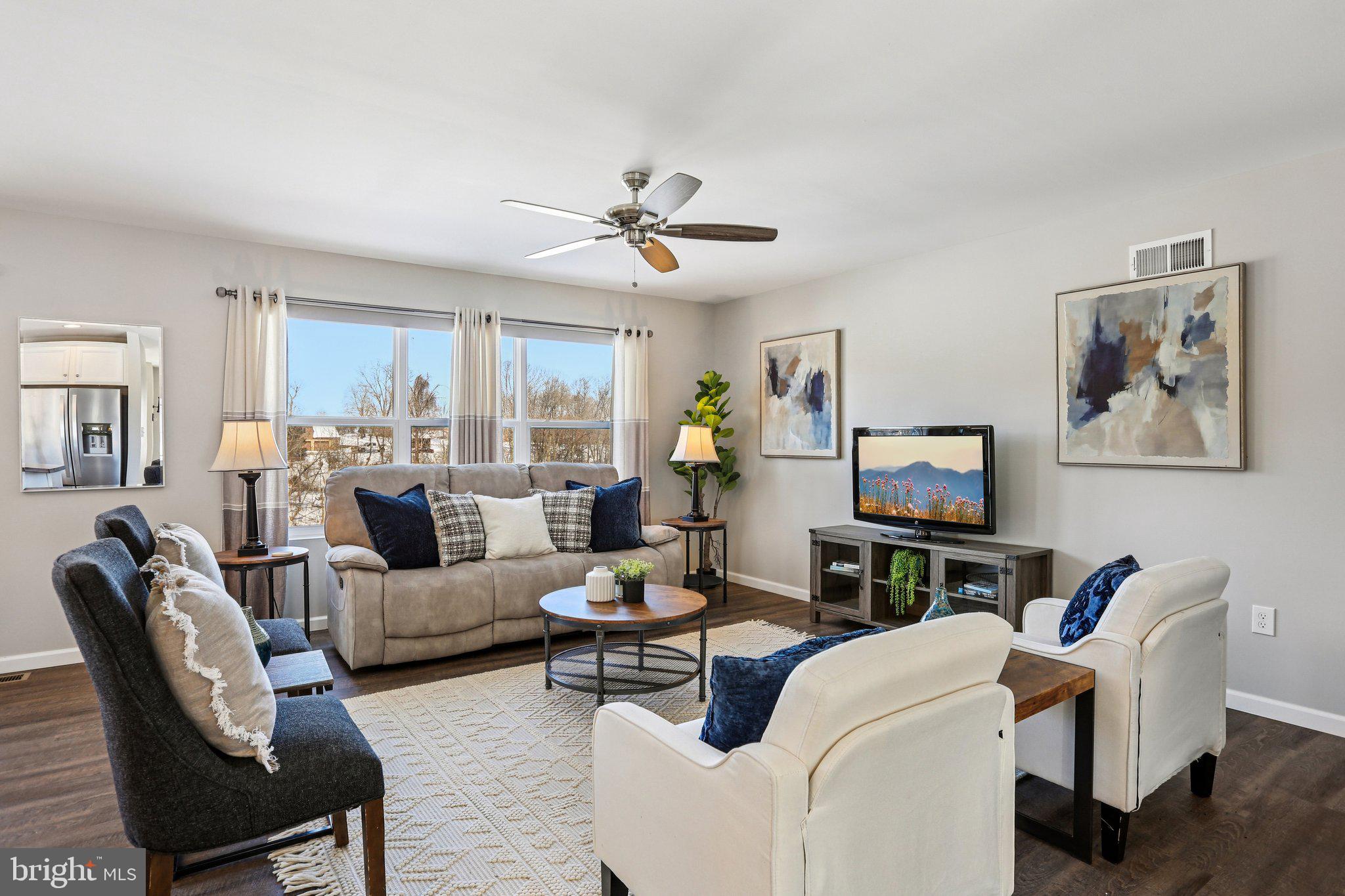 LAUREL VISTAS - Residential