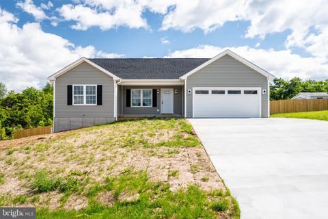 407 LEOLA LOOP STANLEY VA 22851