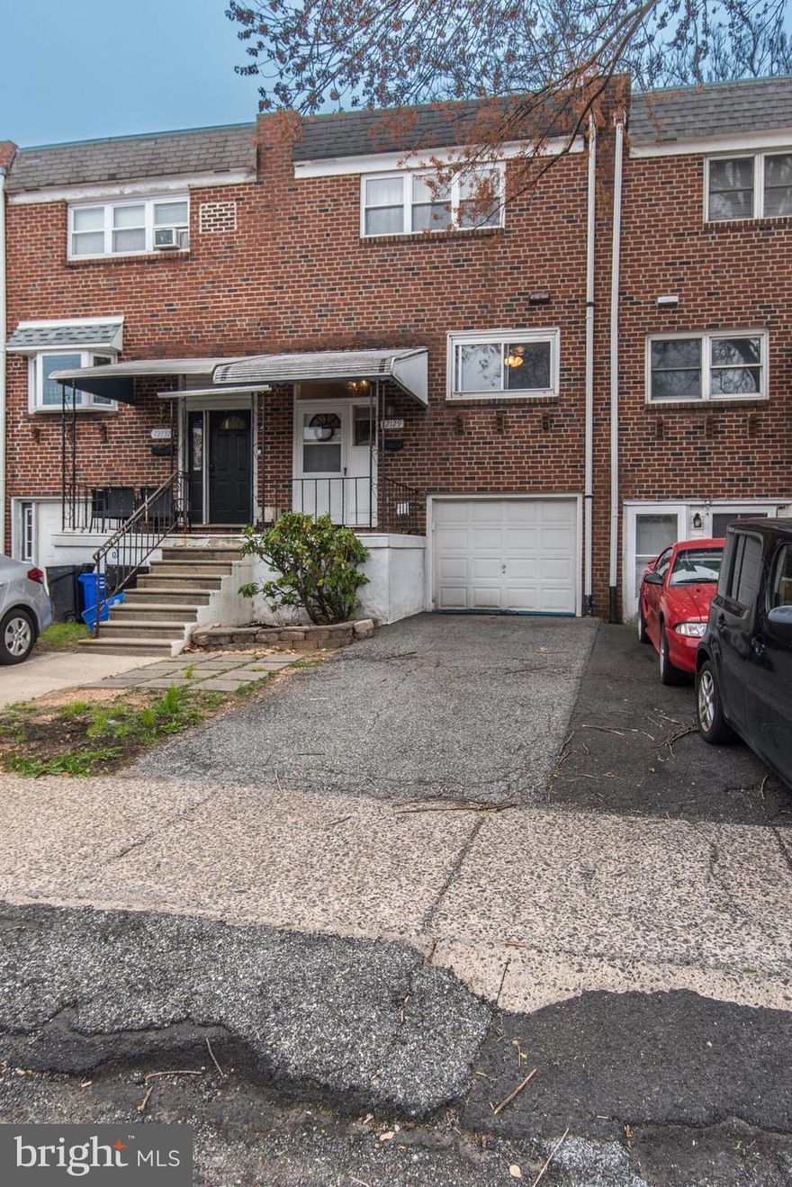 Lets get right to it, brand new roof with warranty,  hot water heater 2021, custom paint, stainless steel appliances, 6 panel interior doors, accent walls, updated flooring, new baseboards, electronic opener, & ceiling fans. Quaint front porch,  ceramic tiled foyer entry, spacious living room, awesome dining area, large updated eat-in-kitchen with oak cabinetry, lots counter space with matching back-splash, built in dishwasher, and stove with over-mount micro. Second level consist of main bedroom with accent wall and wall-to-wall closets. Two additional nice sized bedrooms, large hall linen closet, and ceramic tiled hall bath.  Lower level laundry area, large rec-room area, and access to full sized garage. Rear patio and extremely large rear fenced in yard for outside entertaining!
Great location with easy access to major highways and public transportation. Close to shopping, parks, and entertainment. Seller can accommodate a quick settlement.