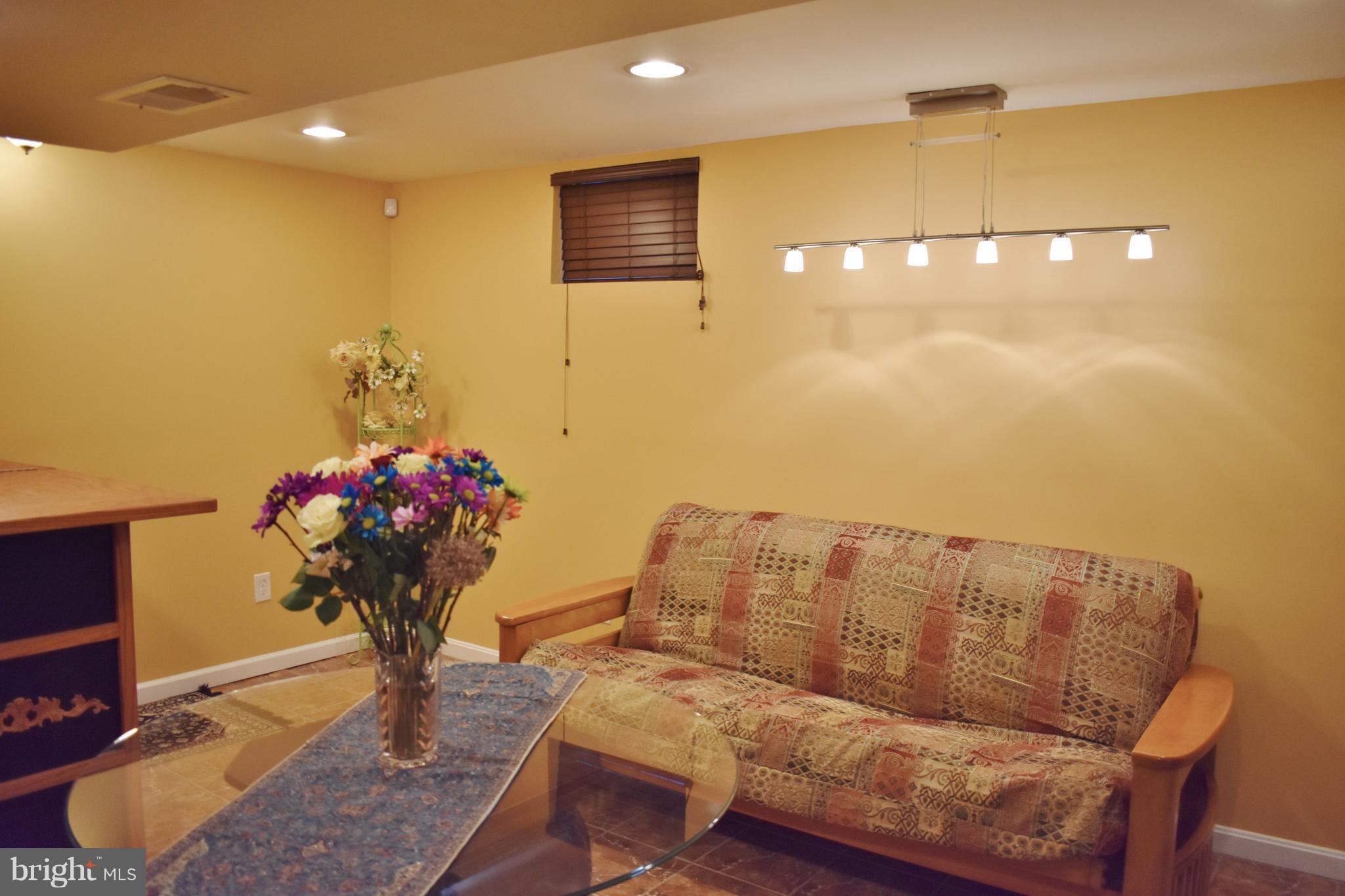 RUXTON PLACE - Residential Lease