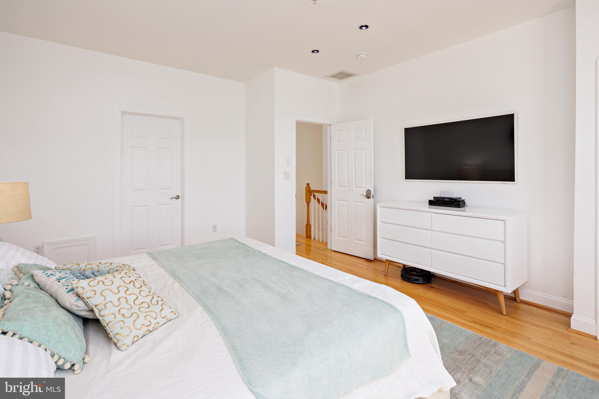 NORTH SHORE - Residential Lease