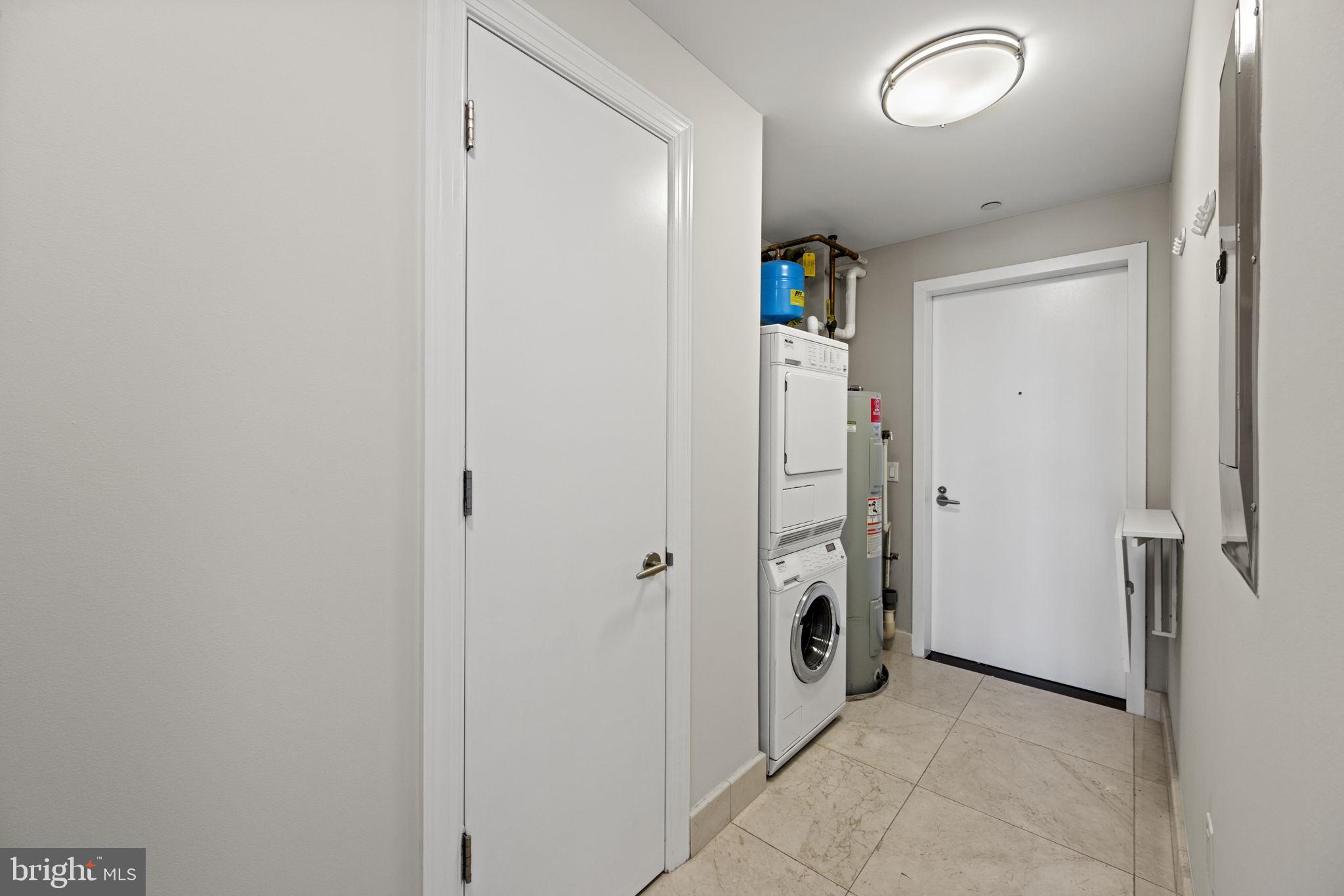 TURNBERRY TOWER - Residential