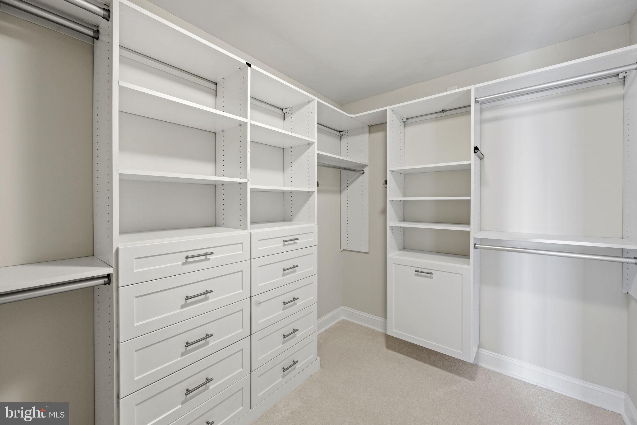 TURNBERRY TOWER - Residential