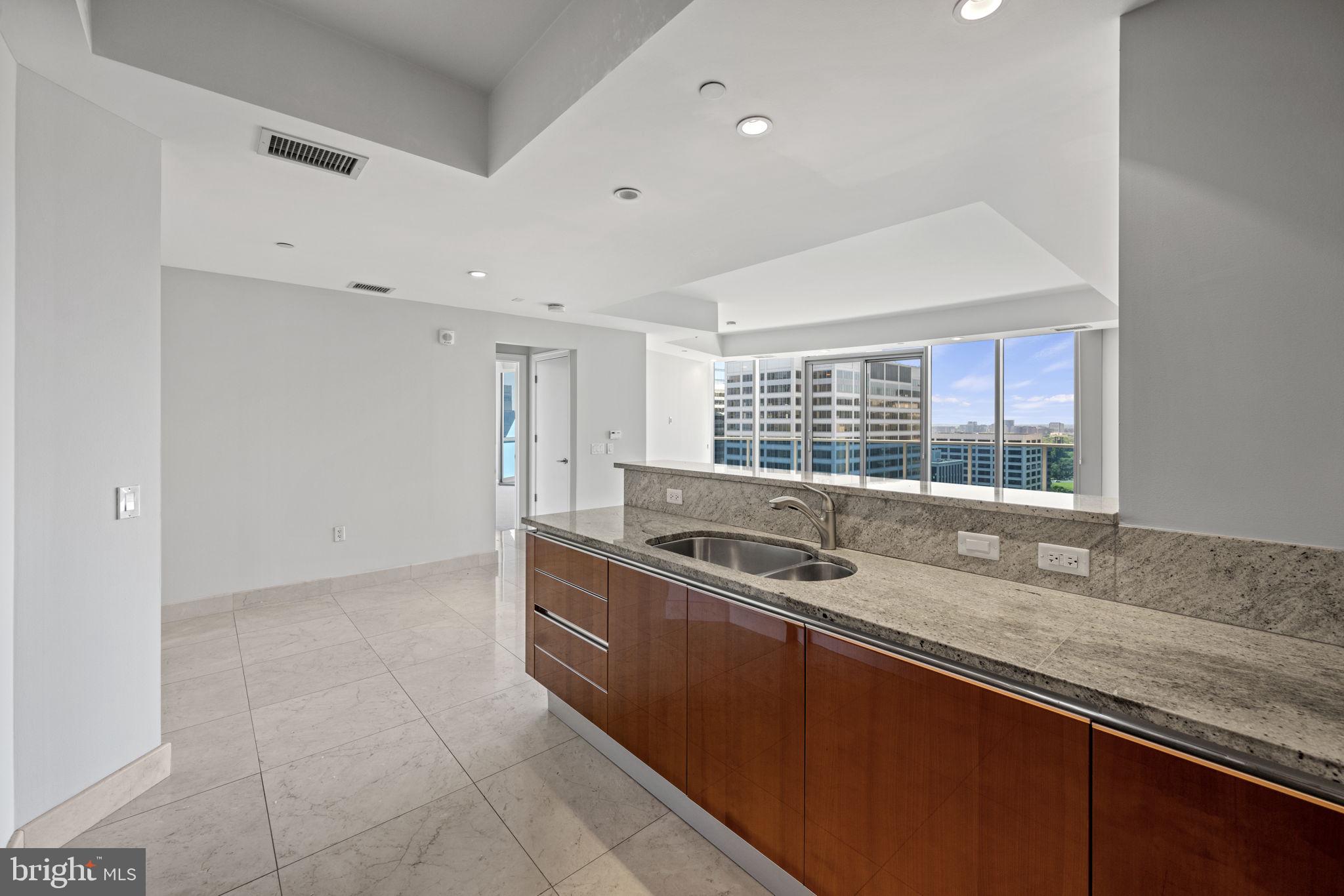 TURNBERRY TOWER - Residential