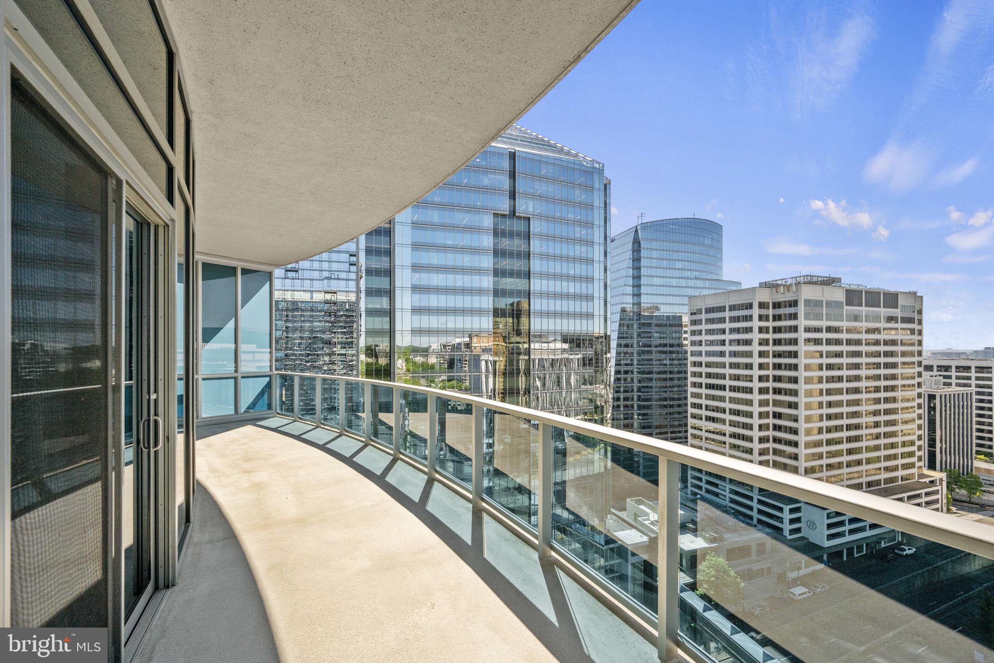 TURNBERRY TOWER - Residential