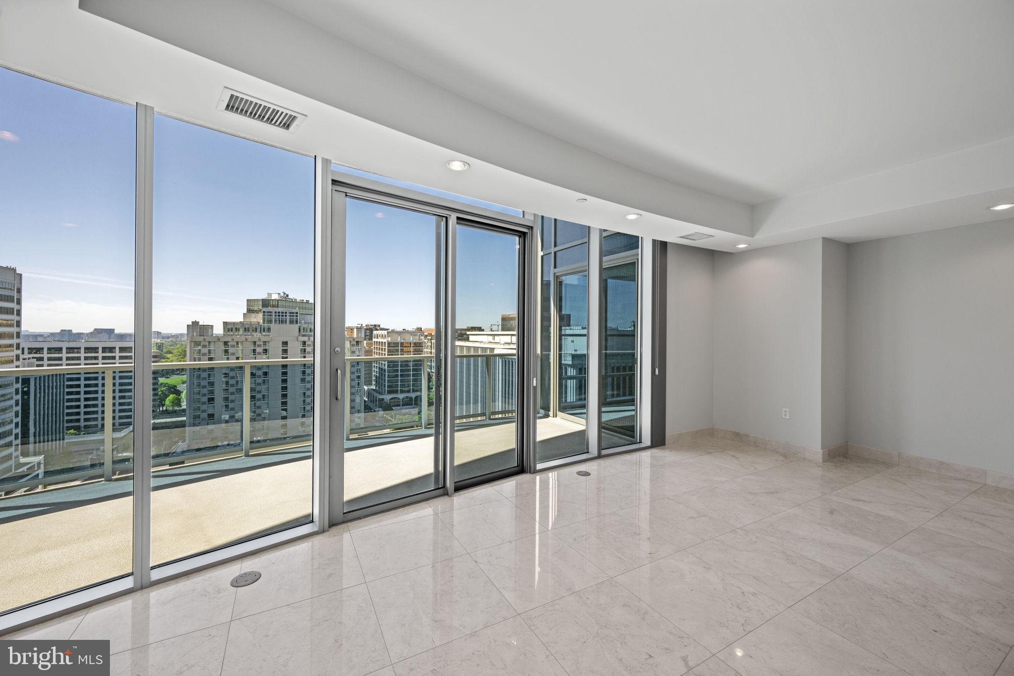 TURNBERRY TOWER - Residential