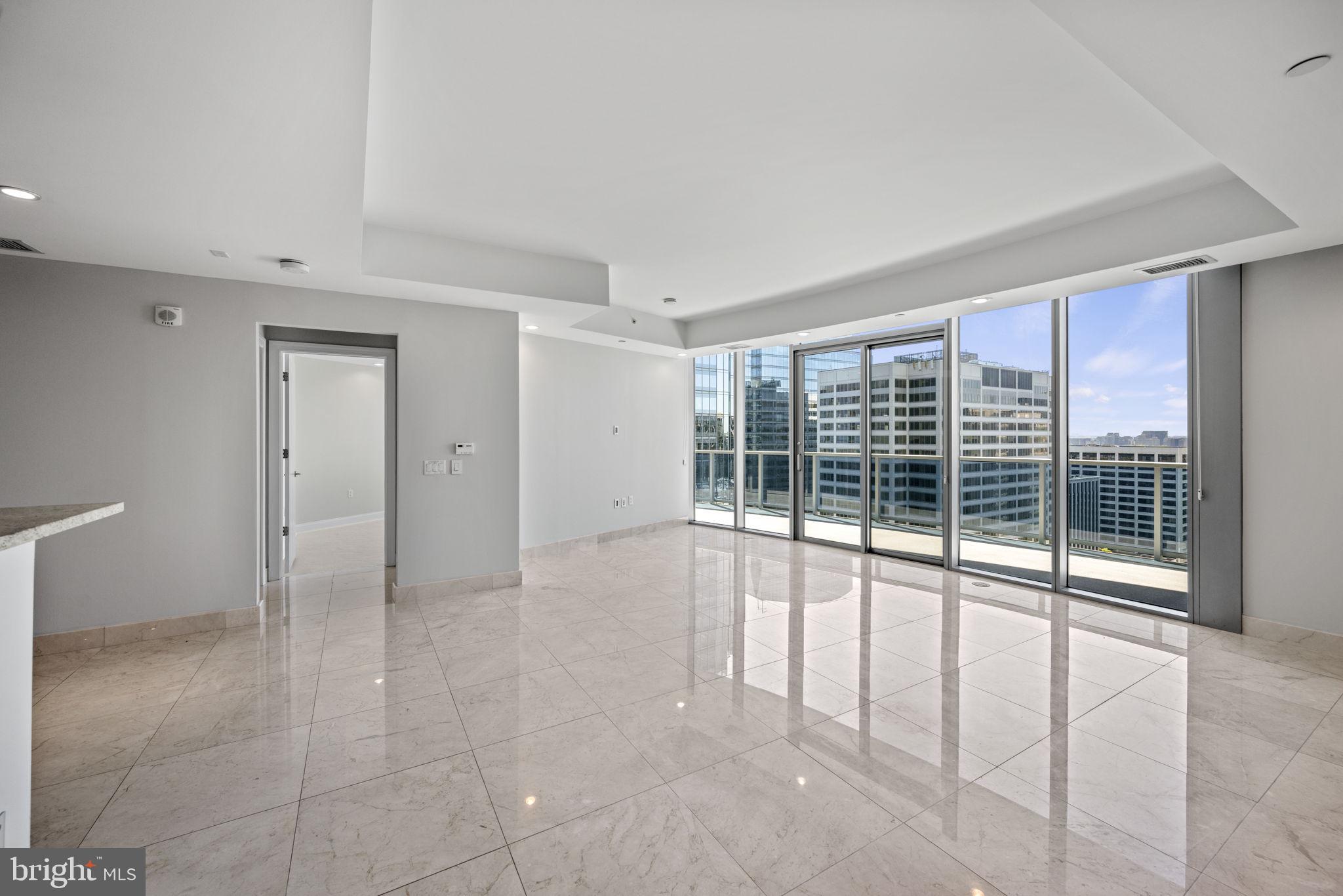 TURNBERRY TOWER - Residential
