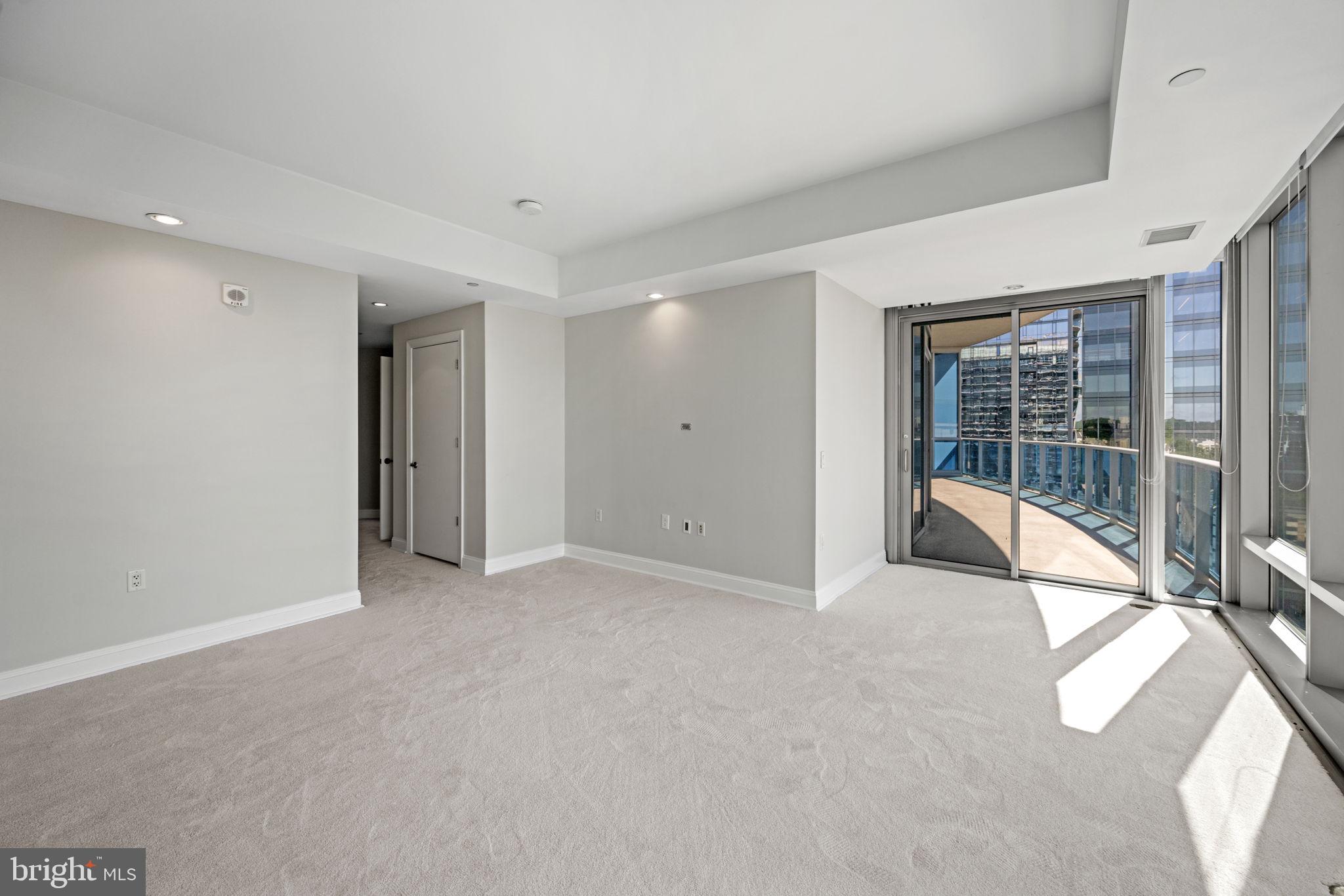 TURNBERRY TOWER - Residential