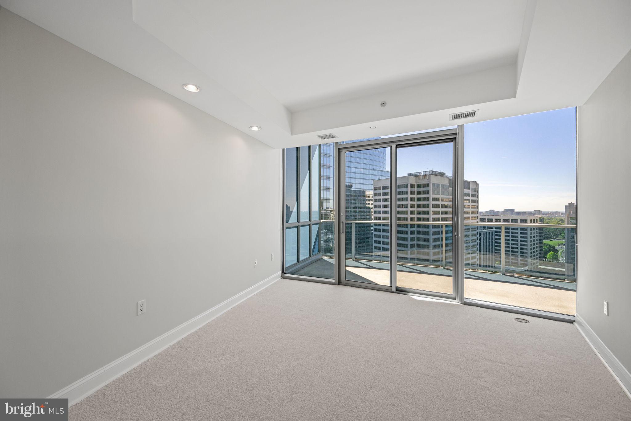 TURNBERRY TOWER - Residential