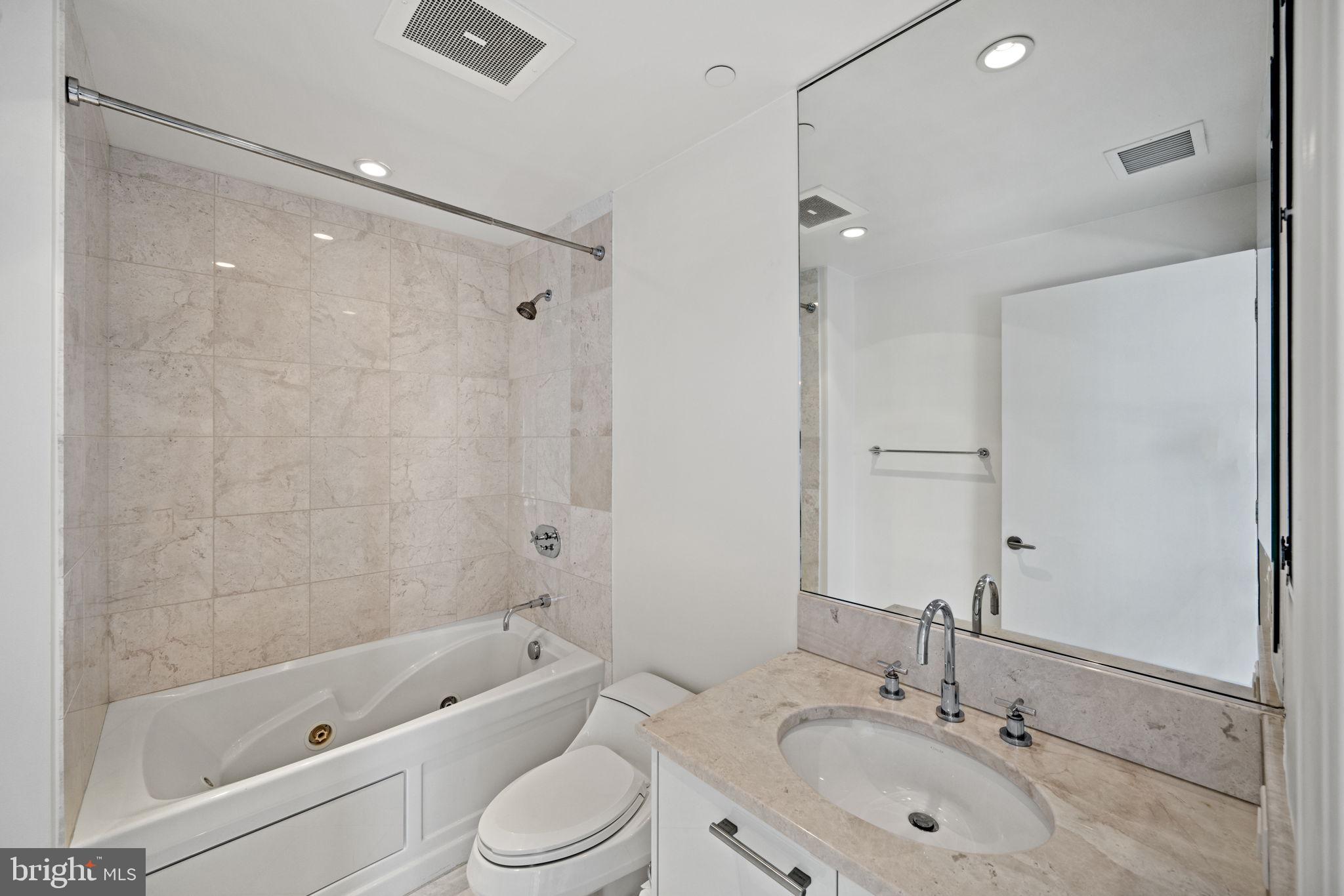 TURNBERRY TOWER - Residential