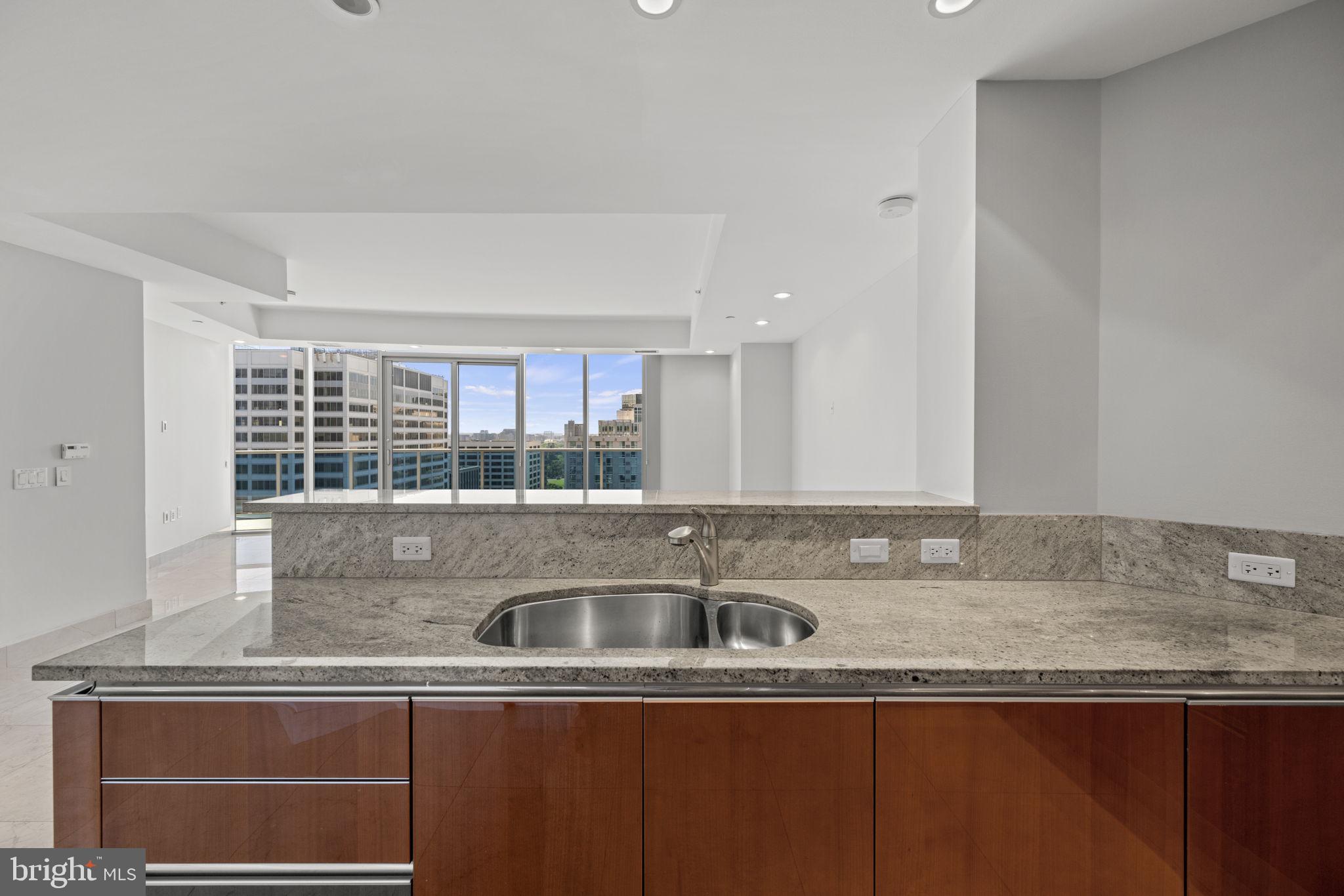 TURNBERRY TOWER - Residential