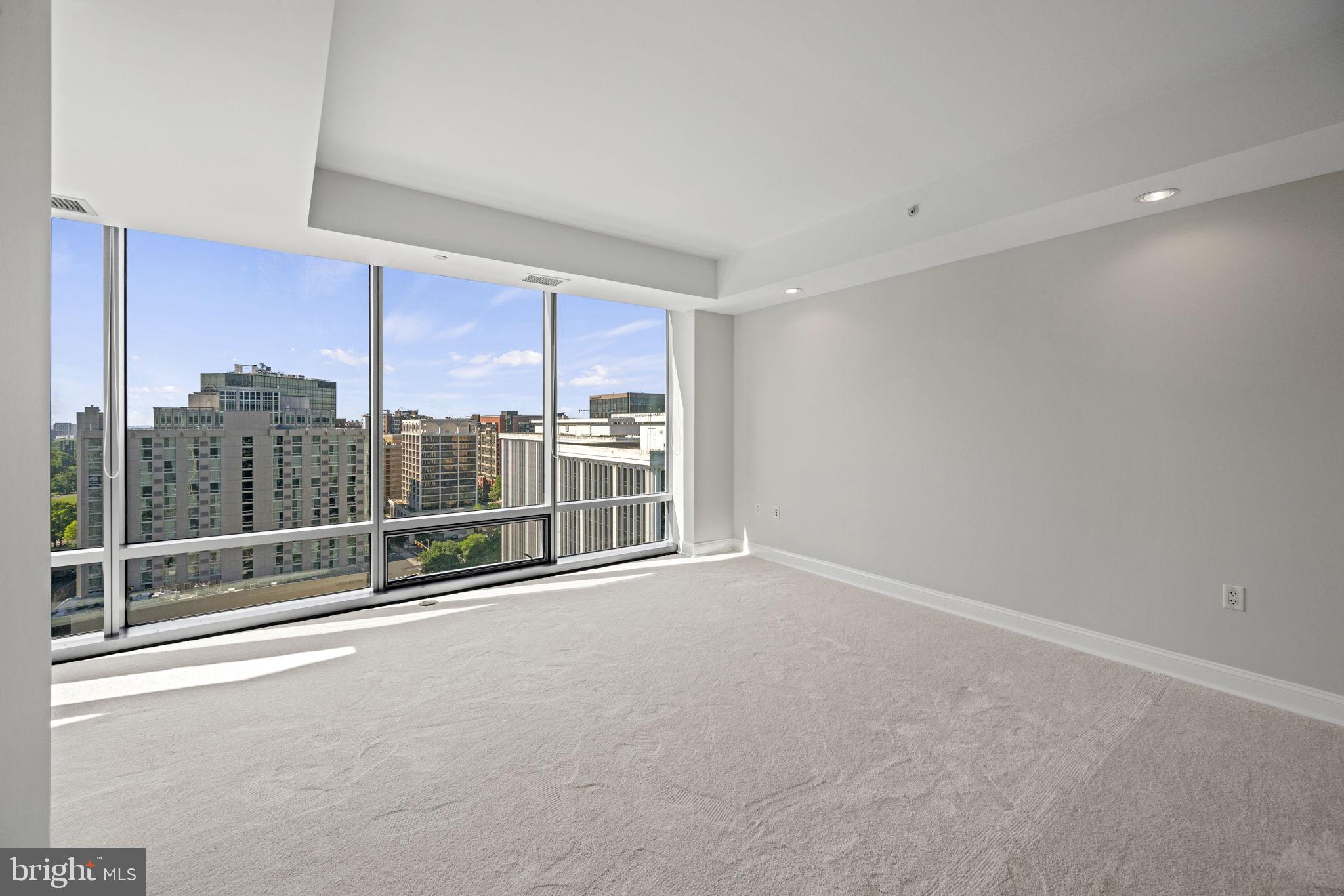 TURNBERRY TOWER - Residential