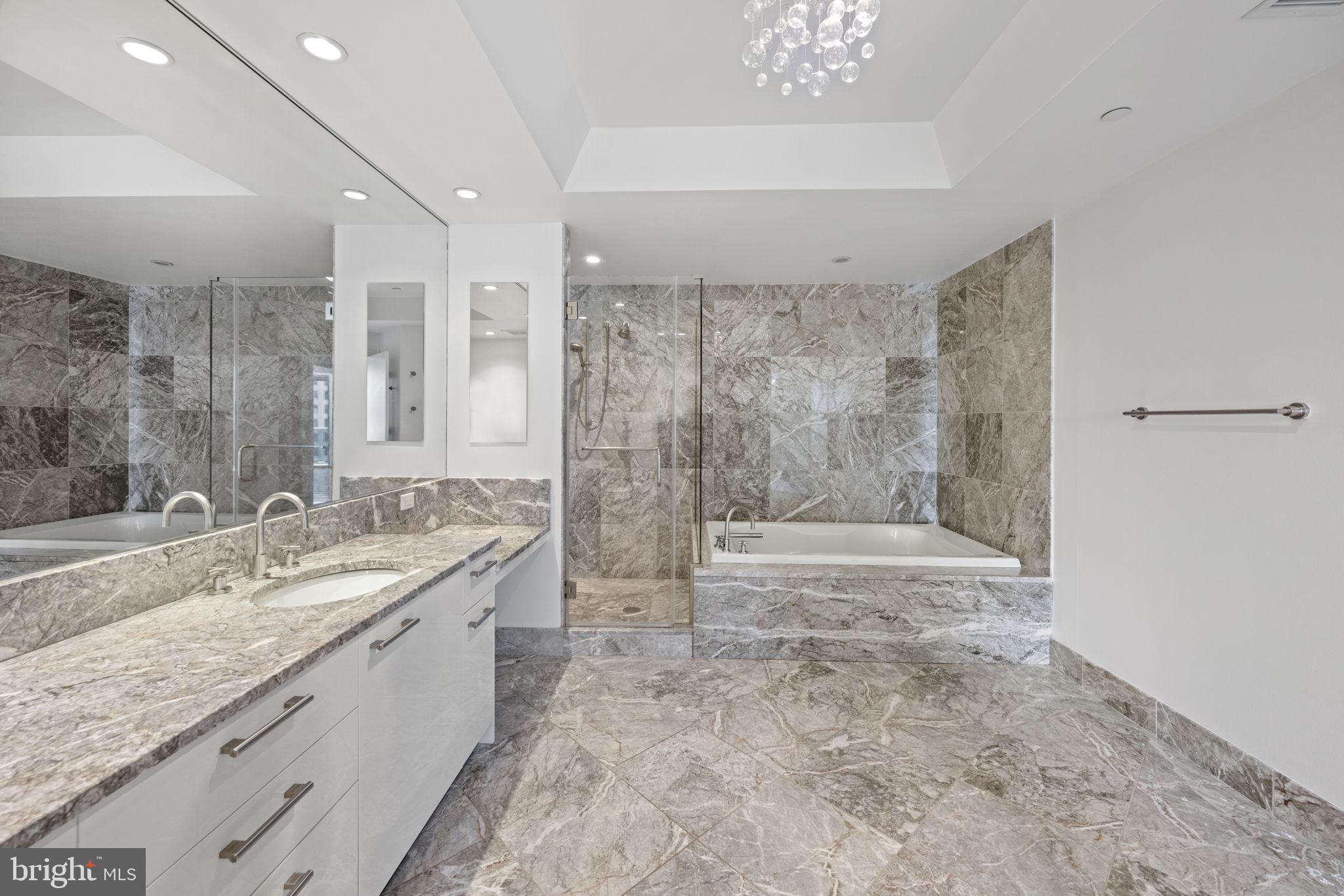 TURNBERRY TOWER - Residential