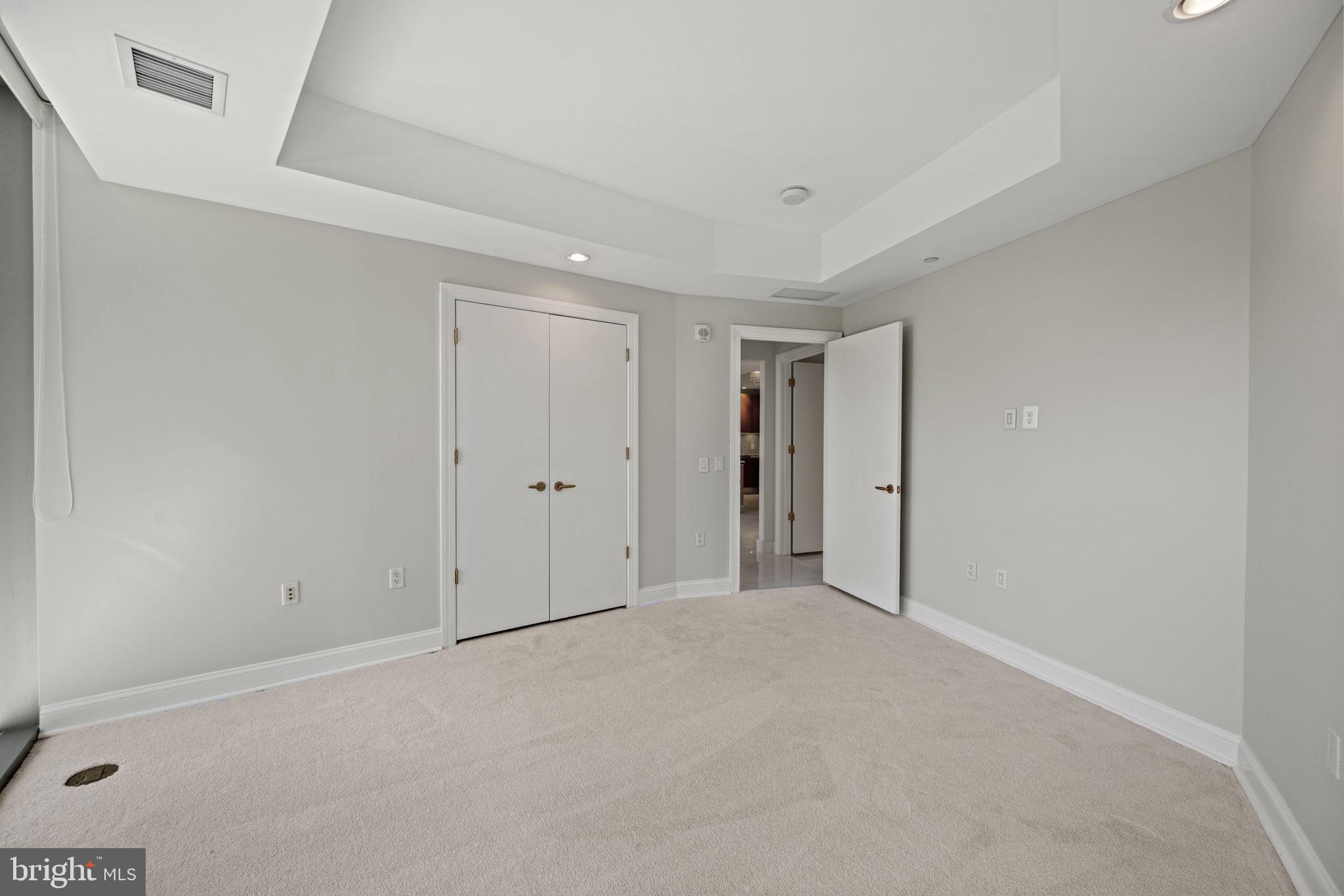 TURNBERRY TOWER - Residential