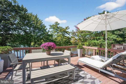 Photo of 2922 Bridgehampton Court, FALLS CHURCH, VA 22042 (MLS # VAFX2308132)