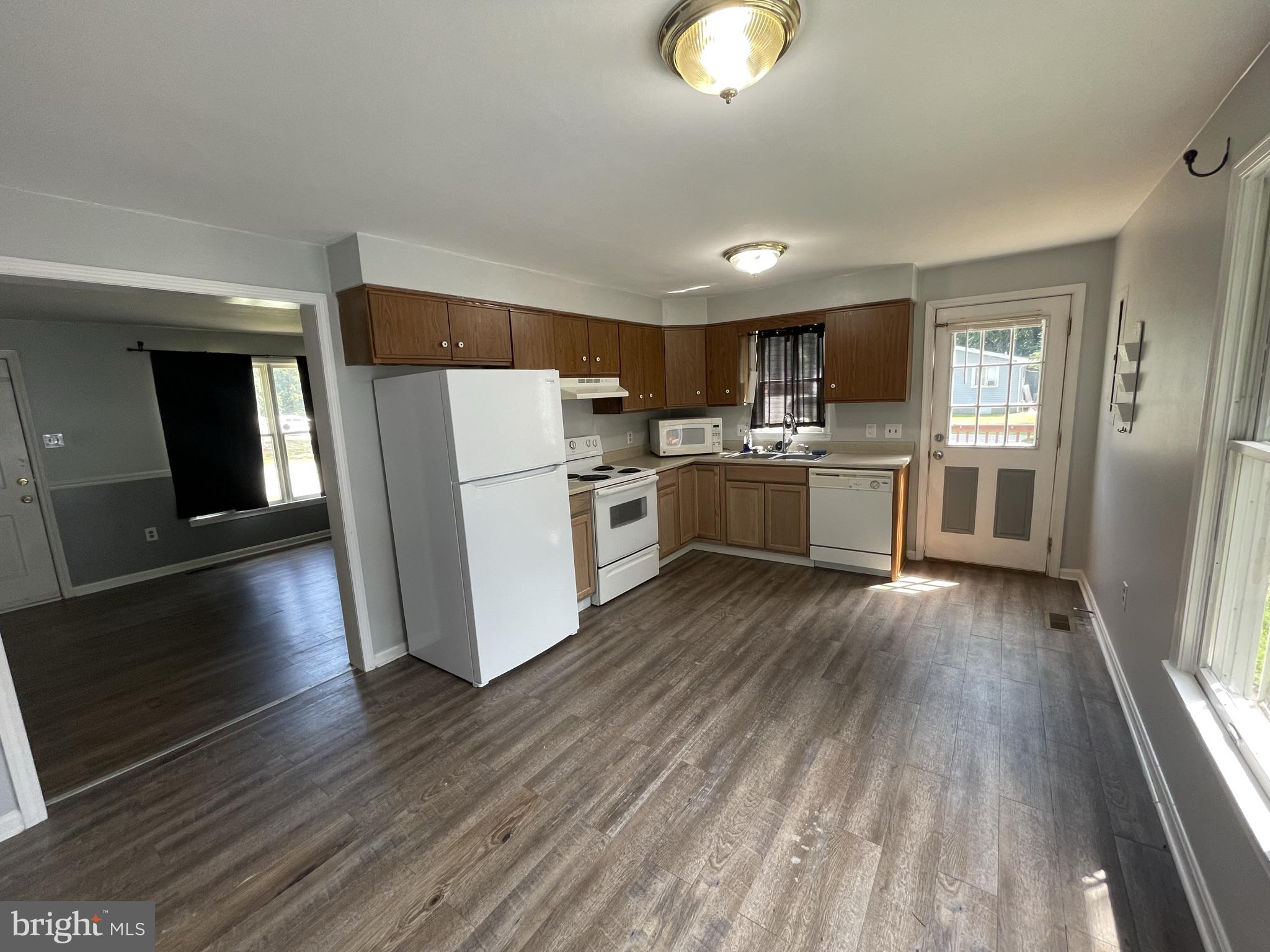 WHITE SANDS - Residential Lease