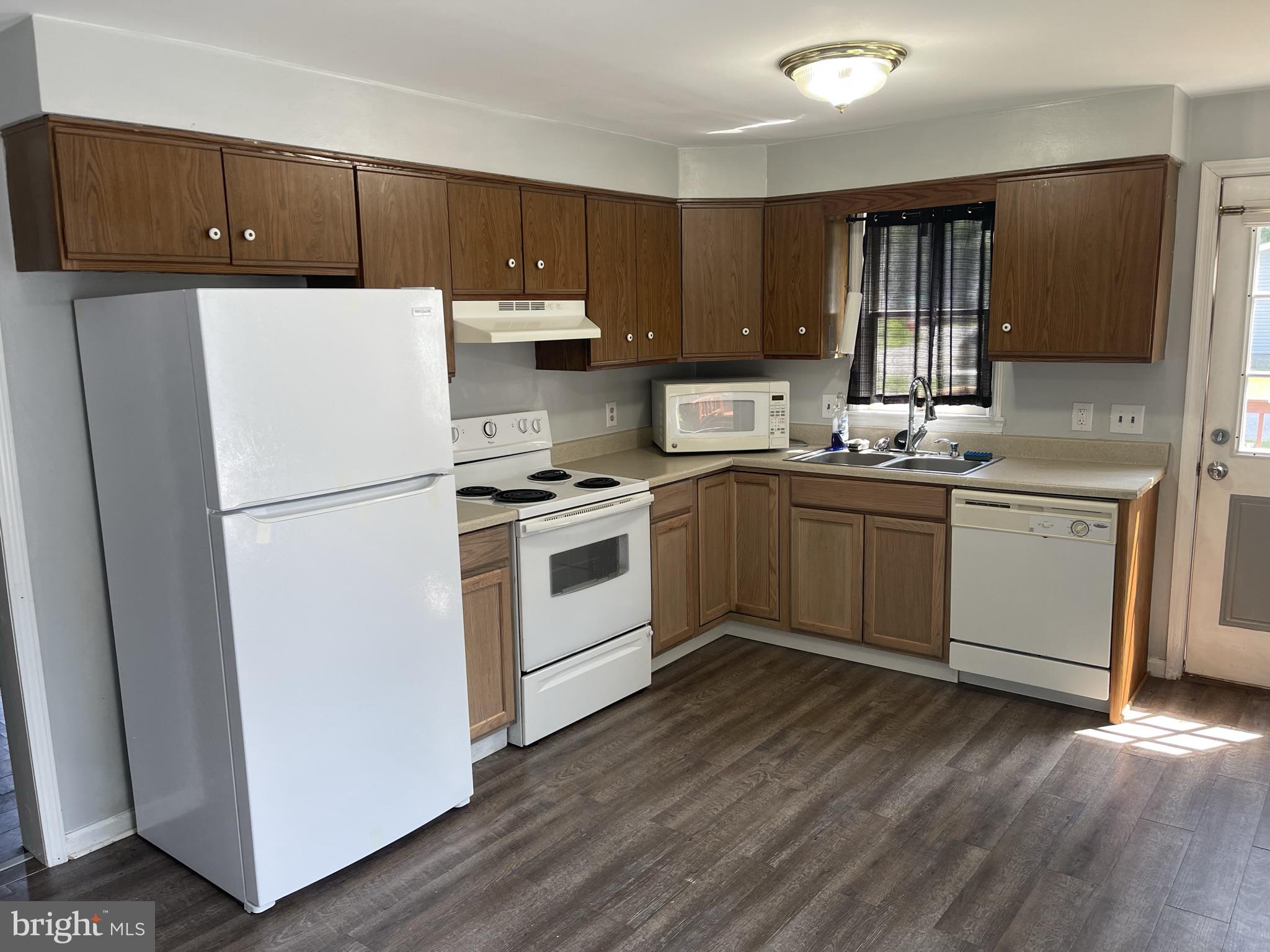 WHITE SANDS - Residential Lease