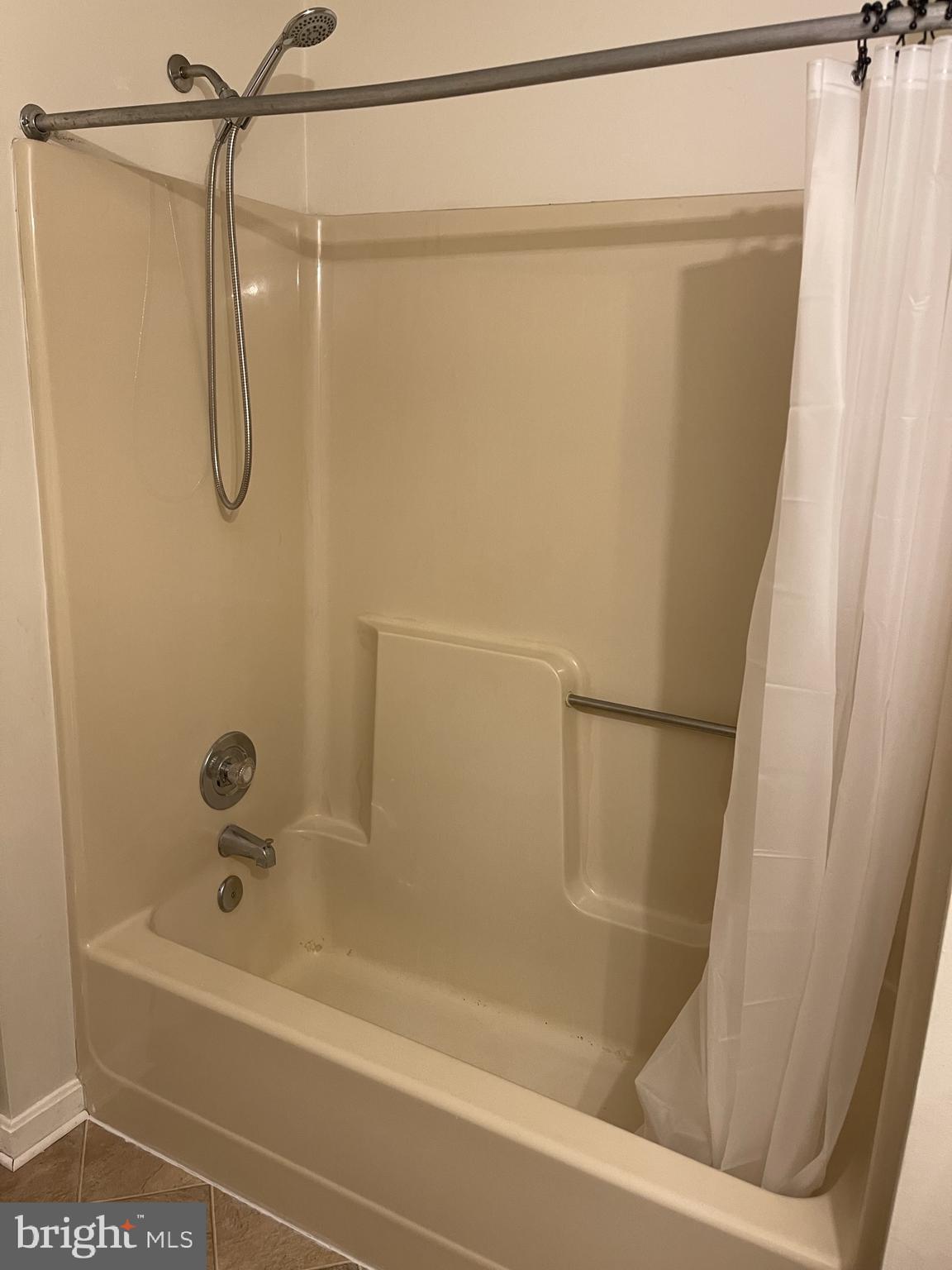 WHITE SANDS - Residential Lease