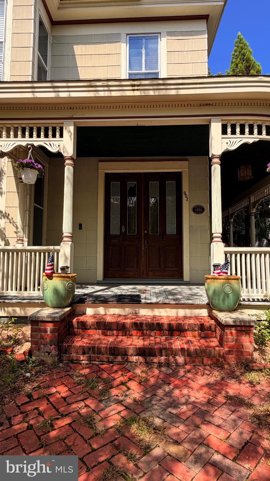 903 LOCUST STREET