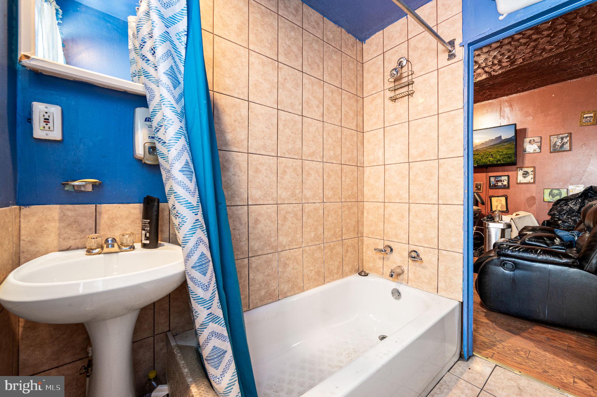 POINT BREEZE - Residential