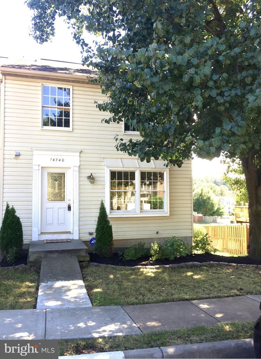 Conveniently Located end-unit Town Home in Woodbridge, VA.  Minutes from 95 and Highly Sought out Potomac Town Center.  Completely renovated in 2010.  Updated walk out basement with finished wet-bar and ceramic tile floors.  Back deck over looks the community park/playground and a fully fenced in back patio. Large master bedroom with a walk in closet!