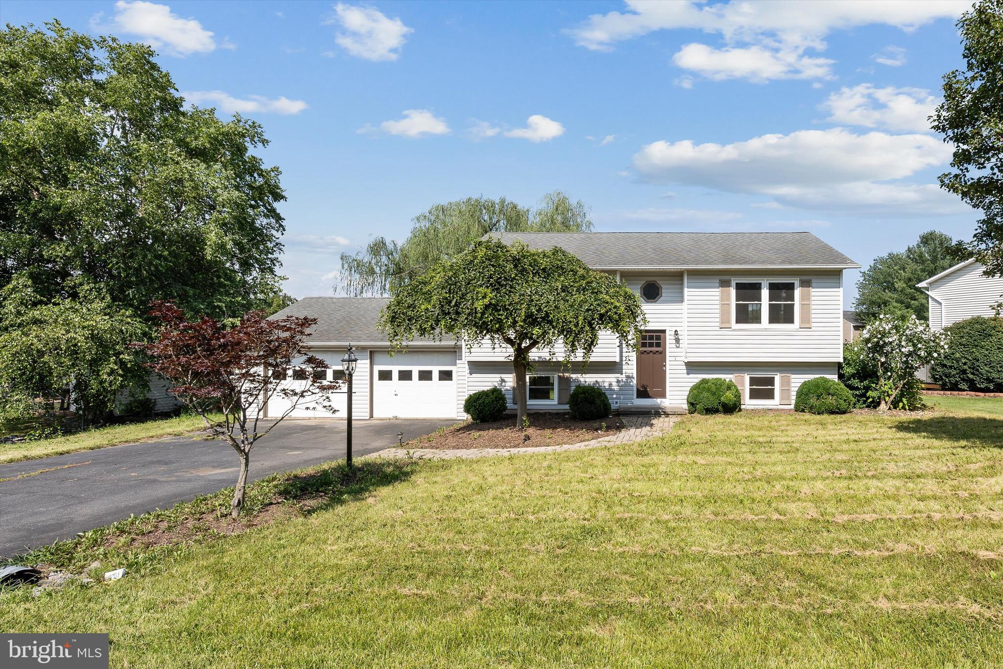 136 NIGHTINGALE AVENUE