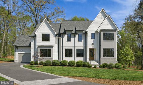 2107 ELLIOTT AVENUE MCLEAN VA 22101