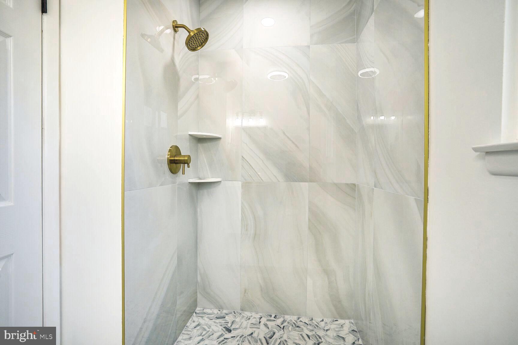 TANTALLON ON THE POTOMAC - Residential