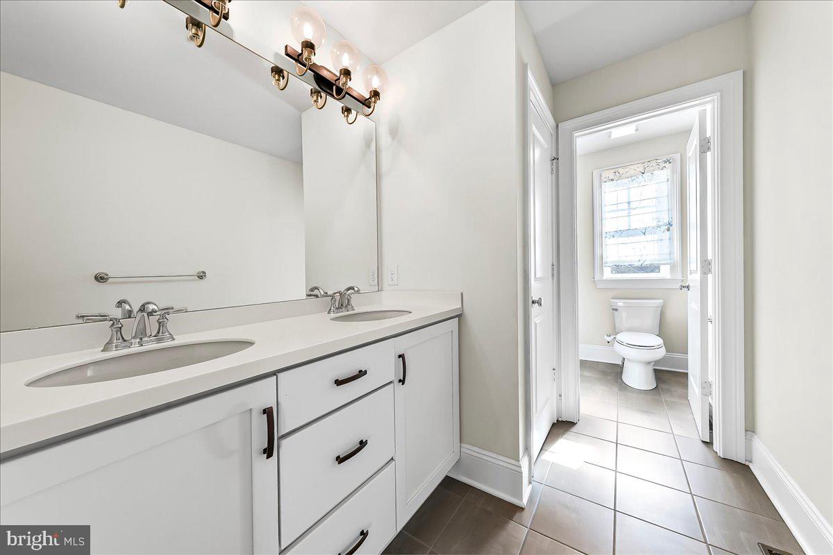 THE VILLAGES AT NORTHRIDGE - Residential Lease