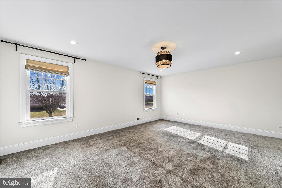 THE VILLAGES AT NORTHRIDGE - Residential Lease