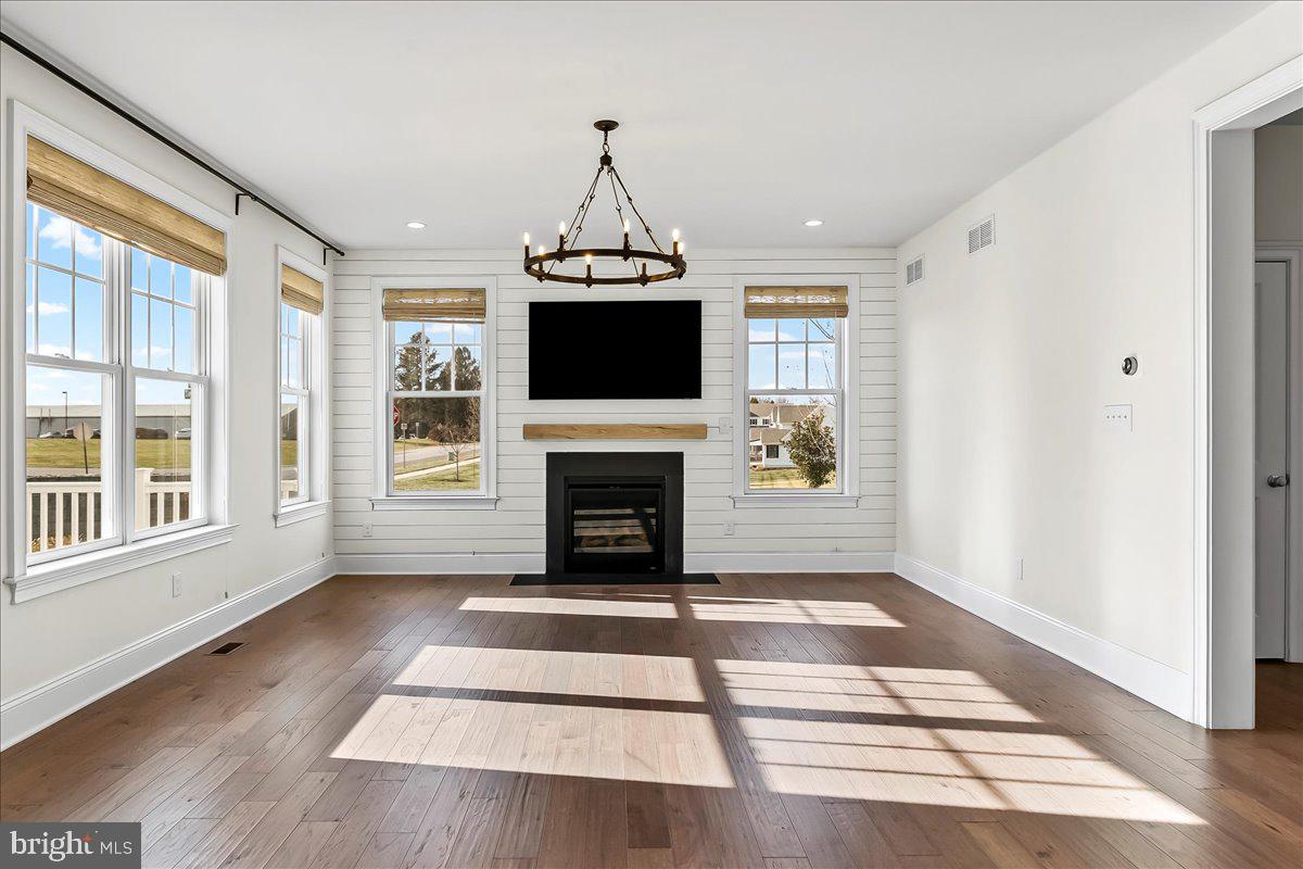 THE VILLAGES AT NORTHRIDGE - Residential Lease