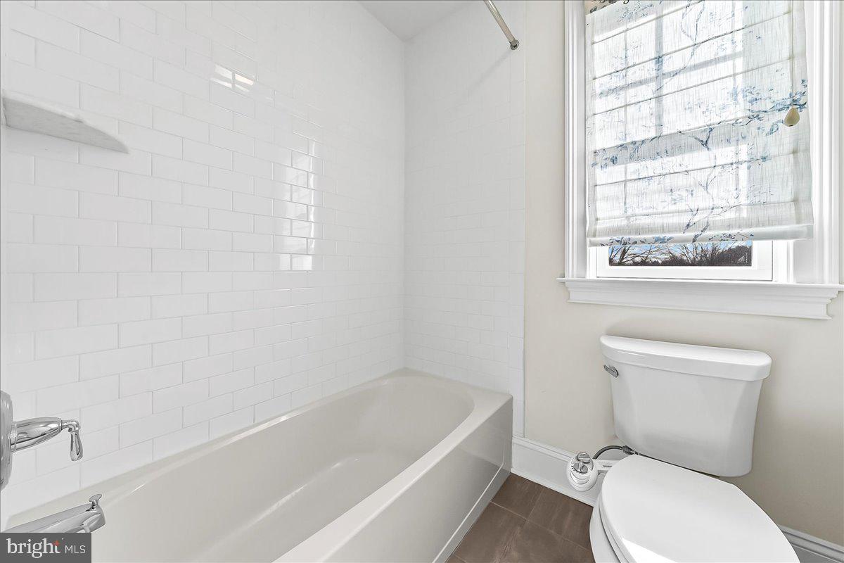 THE VILLAGES AT NORTHRIDGE - Residential Lease