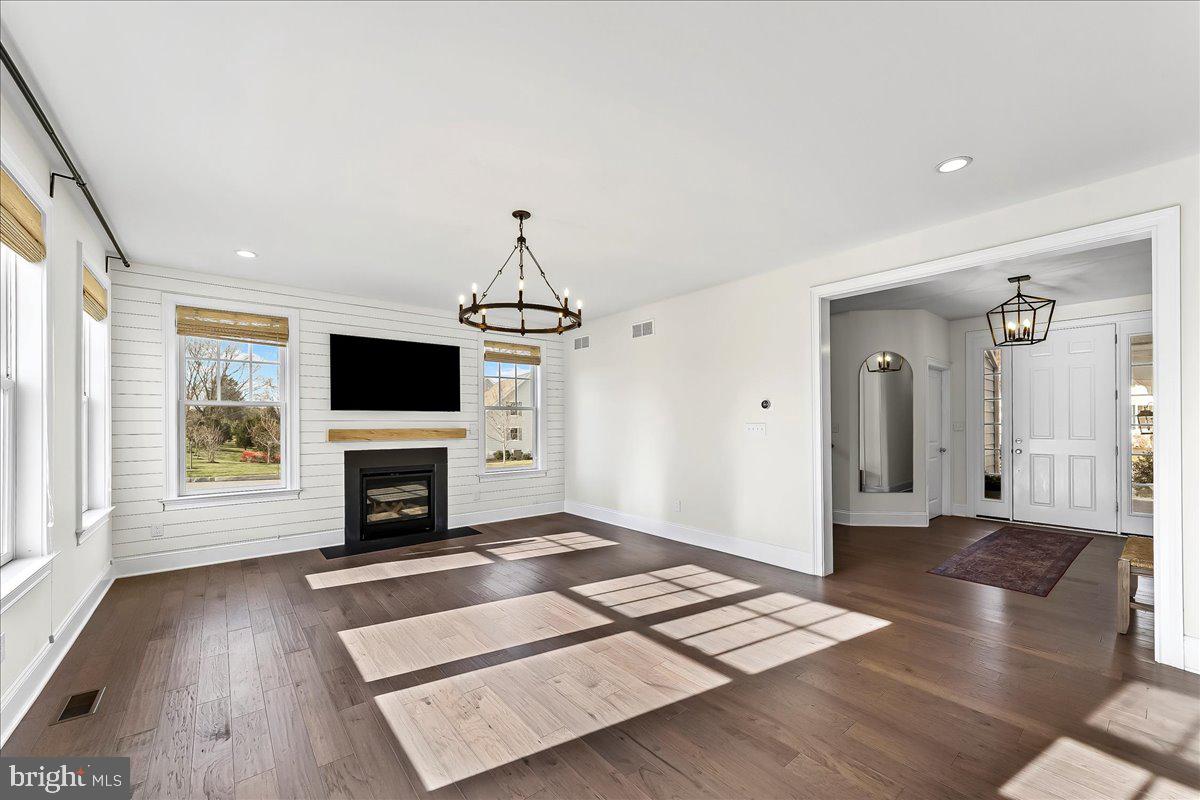 THE VILLAGES AT NORTHRIDGE - Residential Lease