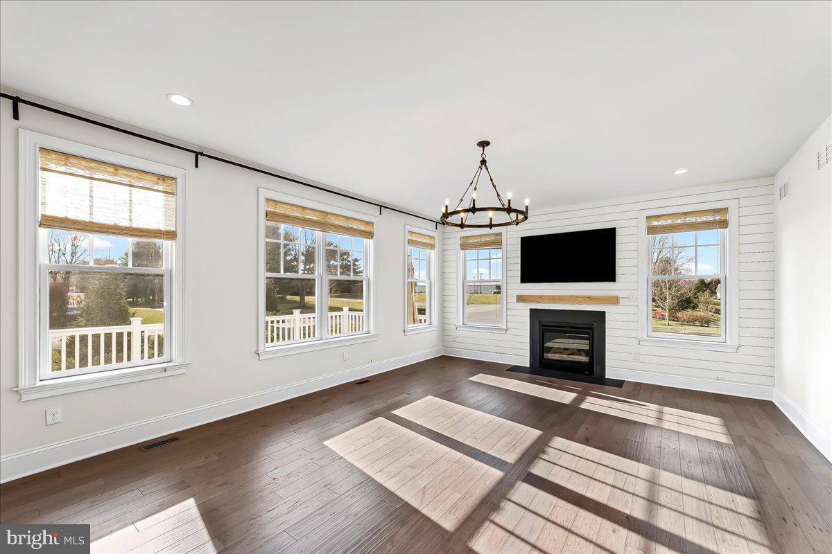 THE VILLAGES AT NORTHRIDGE - Residential Lease