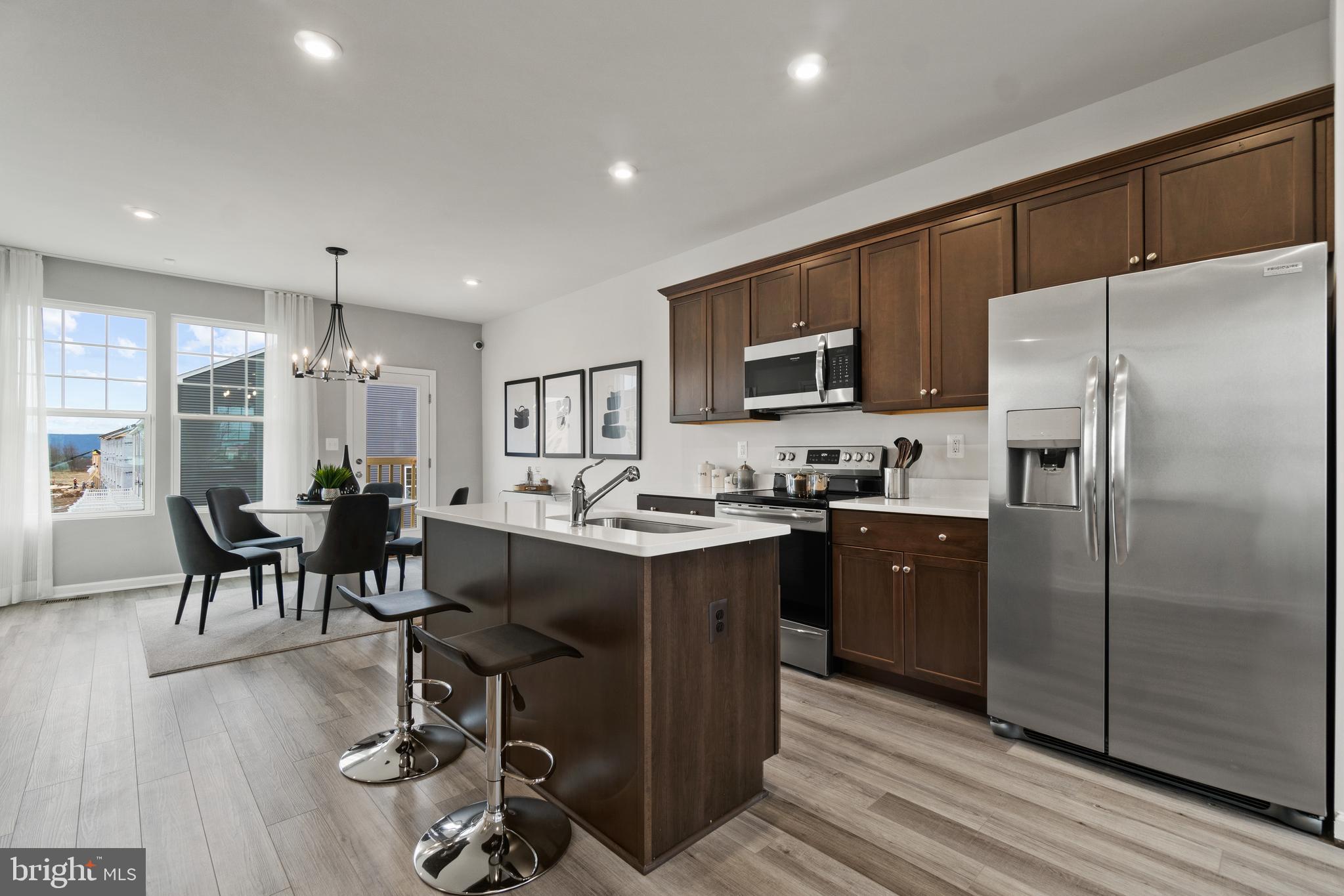 PRESIDENTS POINTE - Residential