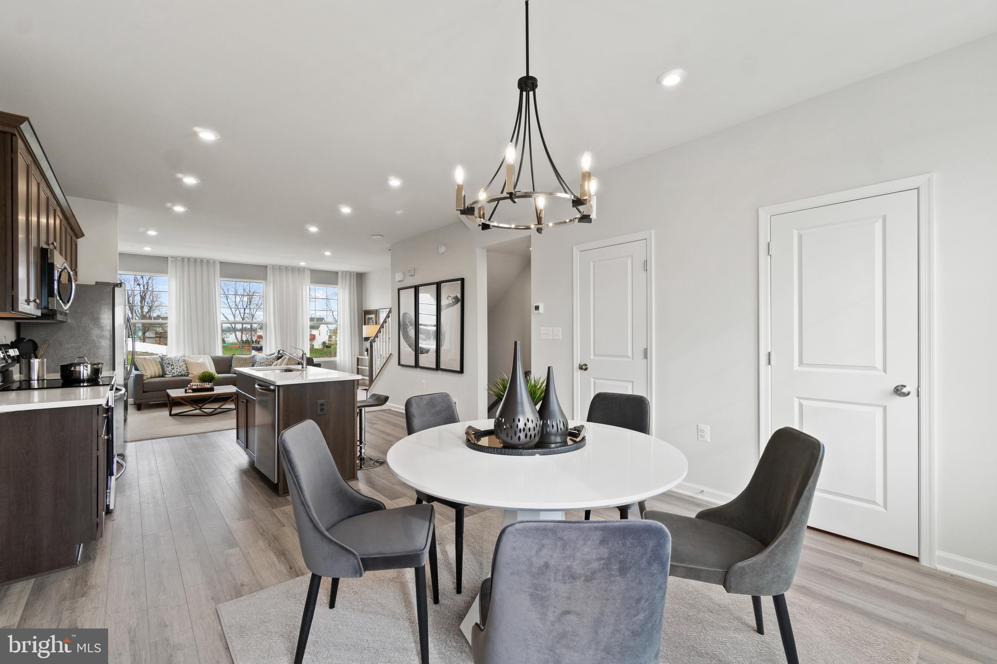 PRESIDENTS POINTE - Residential