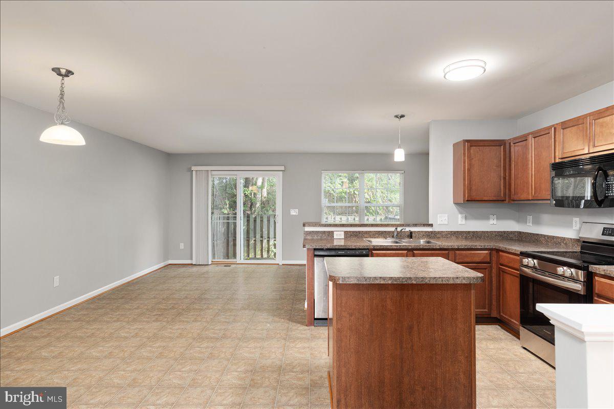HUNTINGTON MEADOWS - Residential