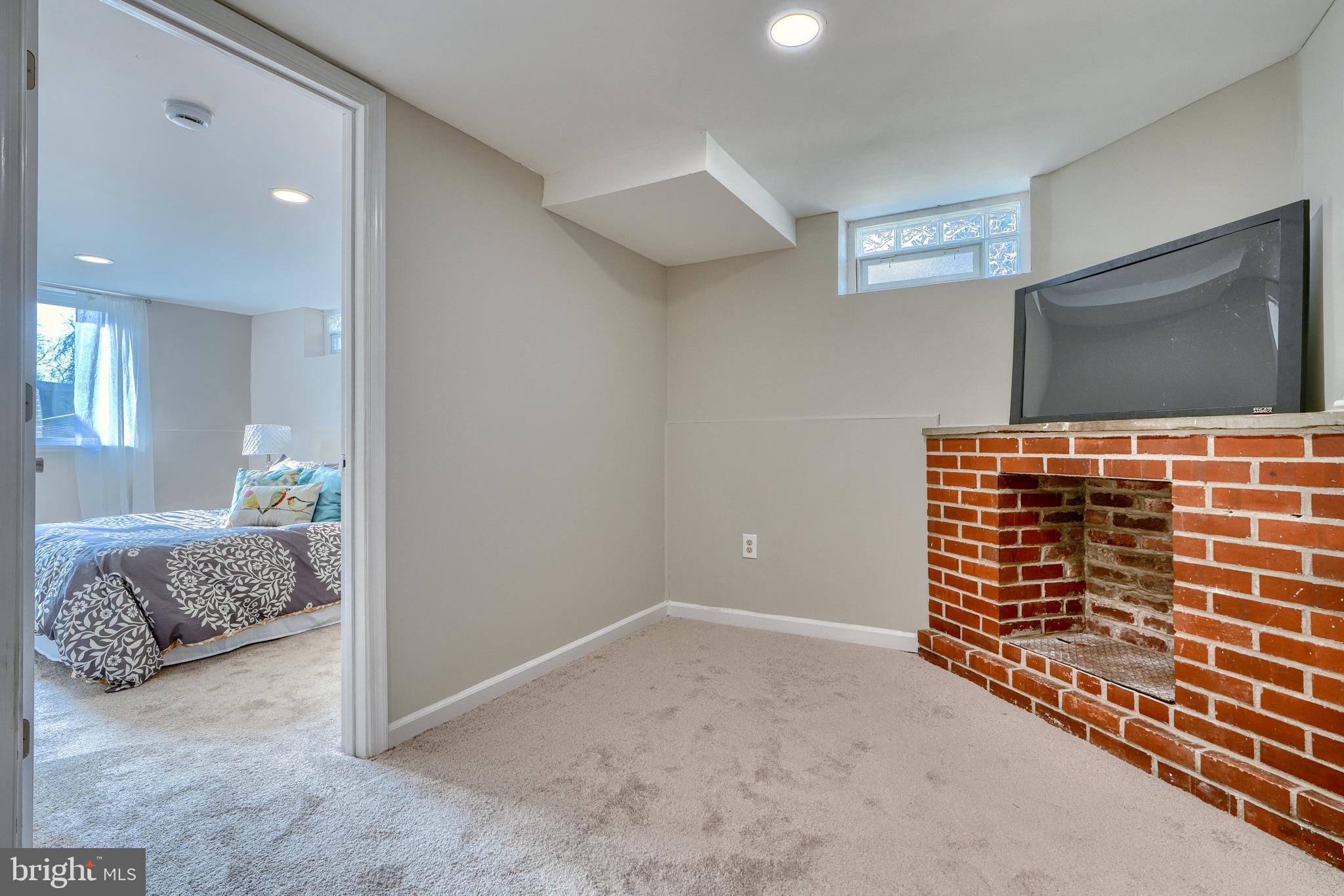 HILLENDALE PARK - Residential