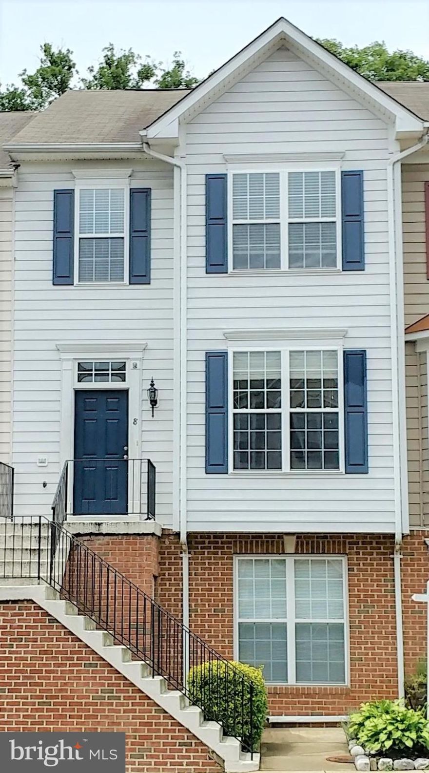 GORGEOUS WOOD FLOORS**DECK OFF KITCHEN/FAMILY ROOM**BACKS TO TREES**CONVENIENT LOCATION**PREFER NO SMOKING & NO PETS, WILL CONSIDER CASE BY CASE THOUGH**