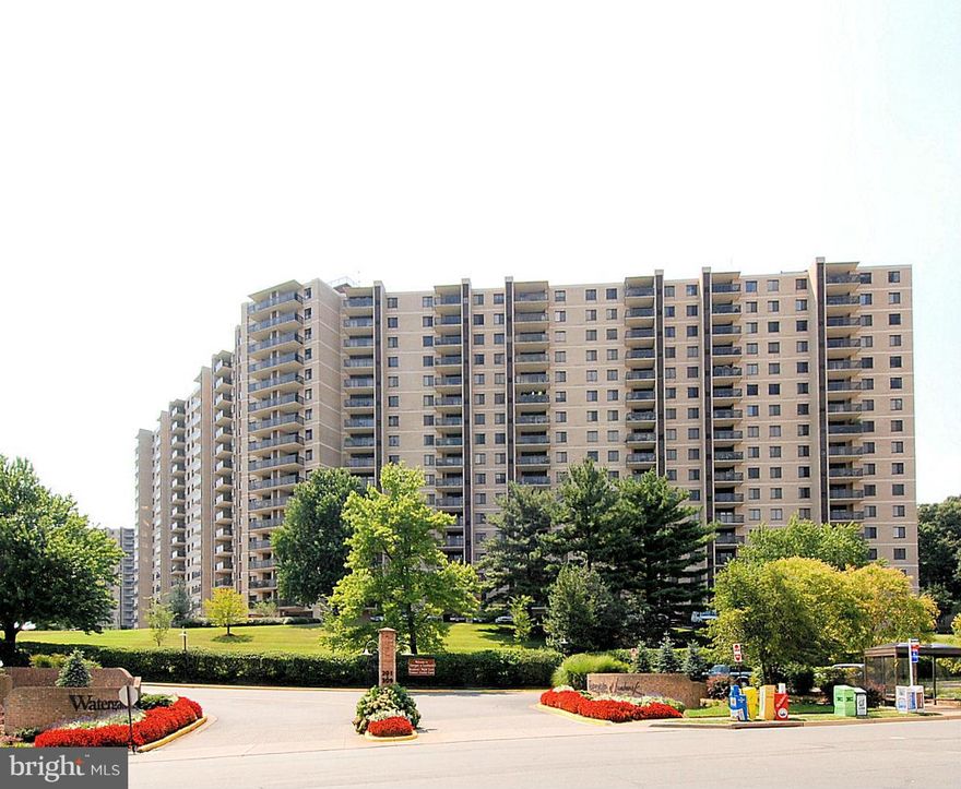 Backing to trees with lovely western views, this one bedroom, B model at Watergate at Landmark is ready for a new owner.   Kitchen renovations include cabinets, counters, floors, fixtures, stove, microwave and dishwasher.  Floors have been refinished, bathroom vanity, floor and fixtures replaced.  Extra storage in the building.   Some furniture & cabinets/bookshelves can stay if purchaser desires.