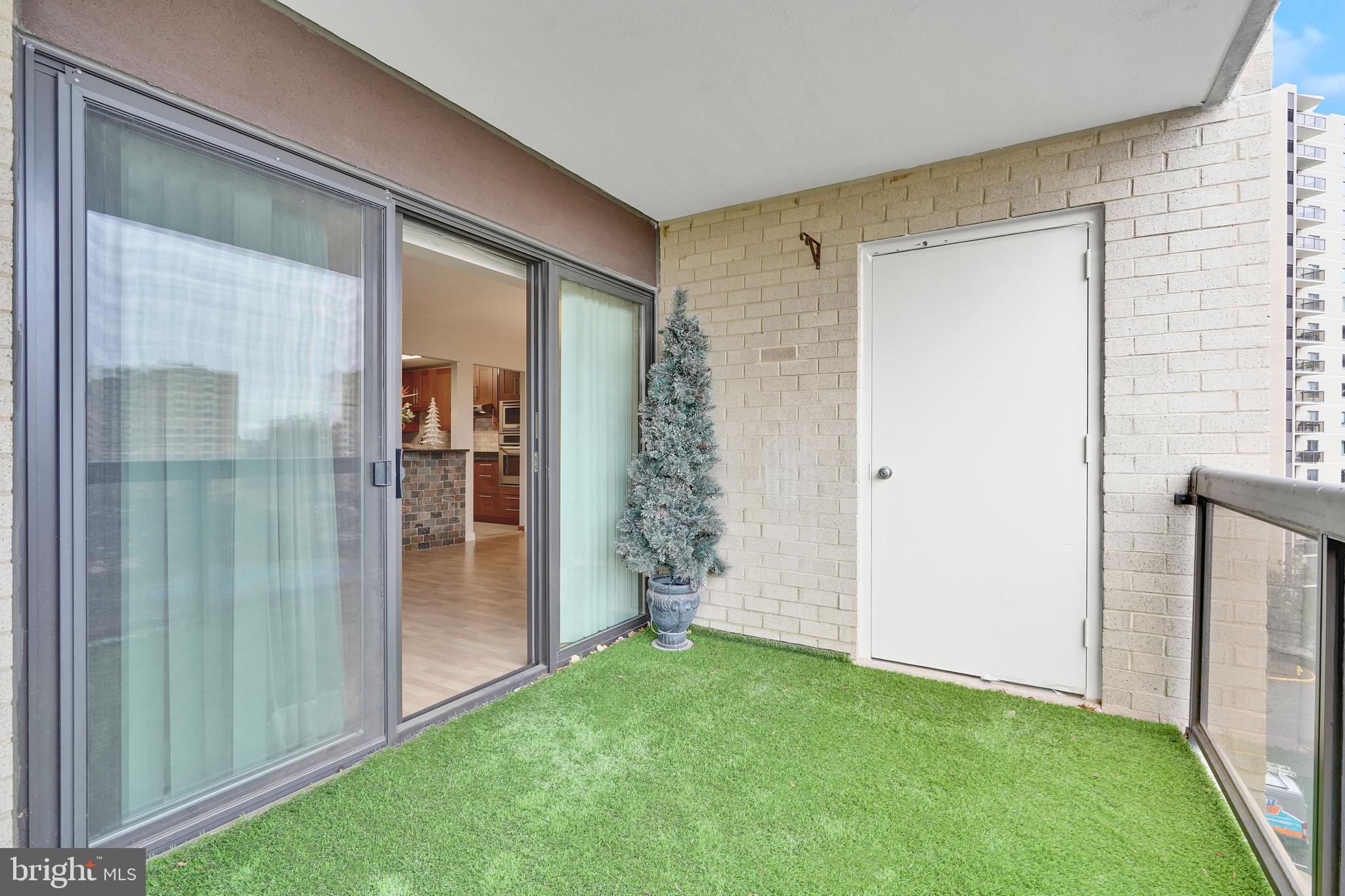 WATERGATE AT LANDMARK - Residential