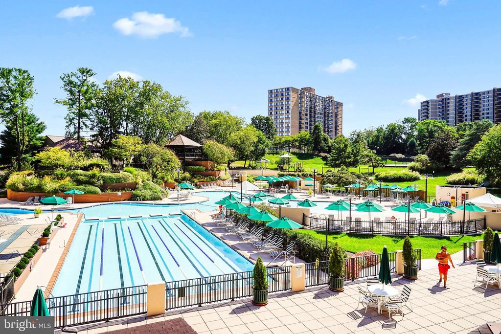 Photo of 307 Yoakum Parkway #609, ALEXANDRIA, VA 22304 (MLS # VAAX2052284)