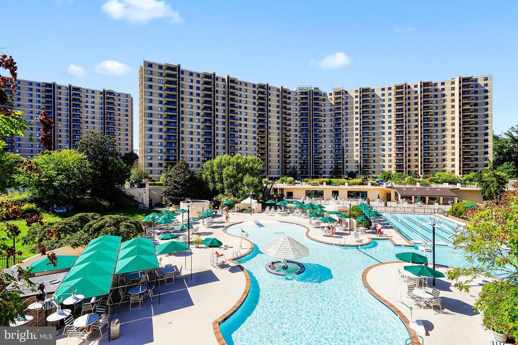 Photo of 307 Yoakum Parkway #609, ALEXANDRIA, VA 22304 (MLS # VAAX2052284)