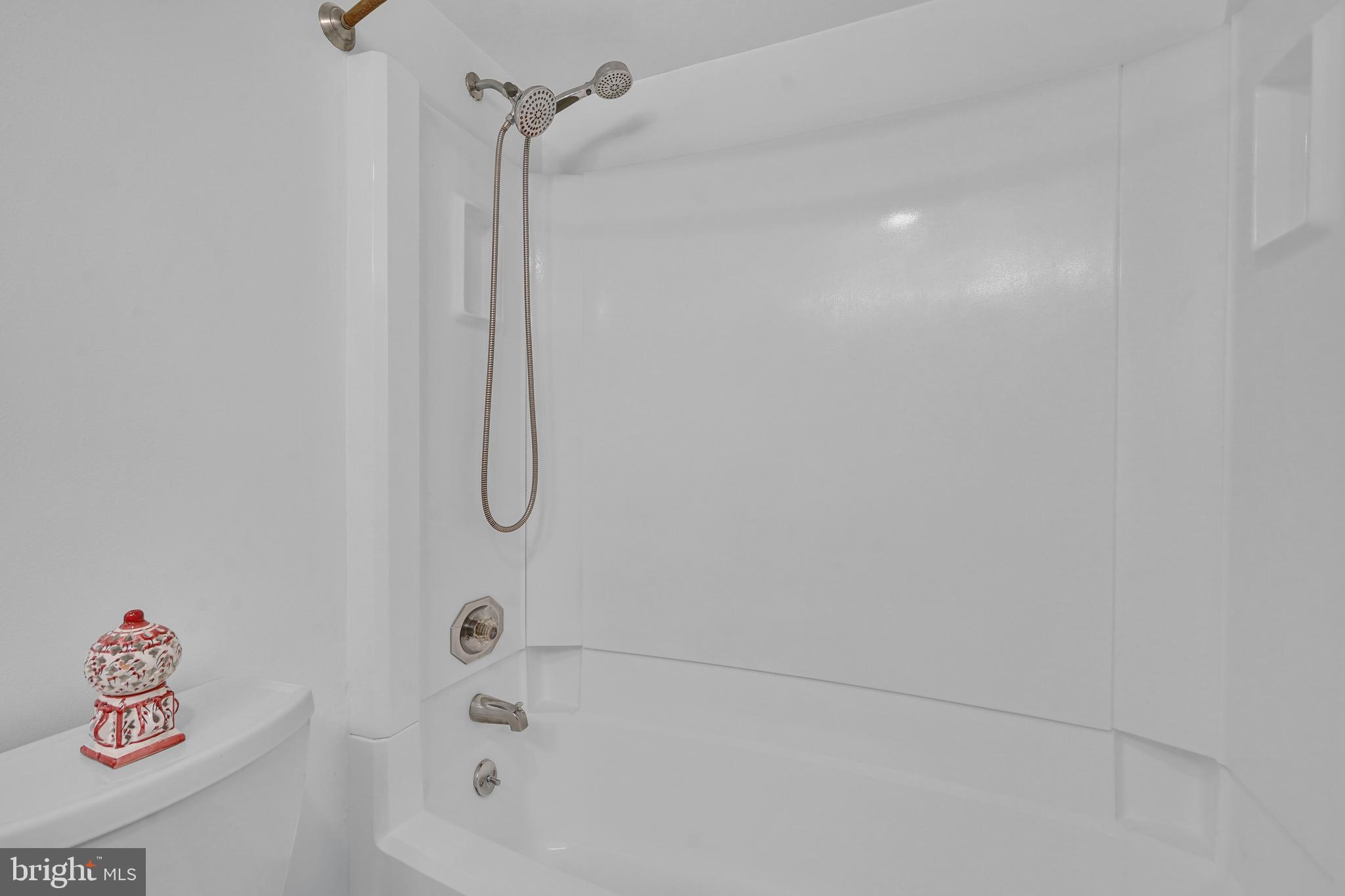 WATERGATE AT LANDMARK - Residential