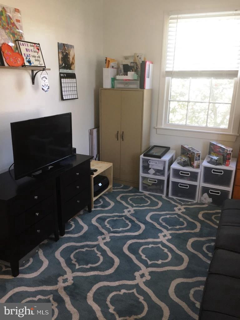 GREEN MEADOWS - Residential Lease