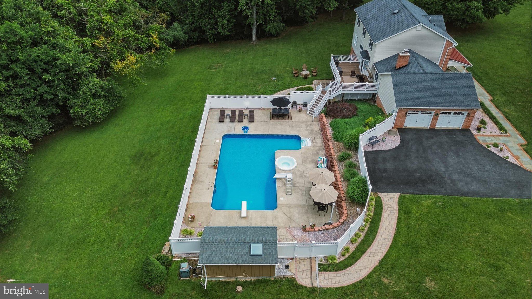 2806 PHEASANT LANE